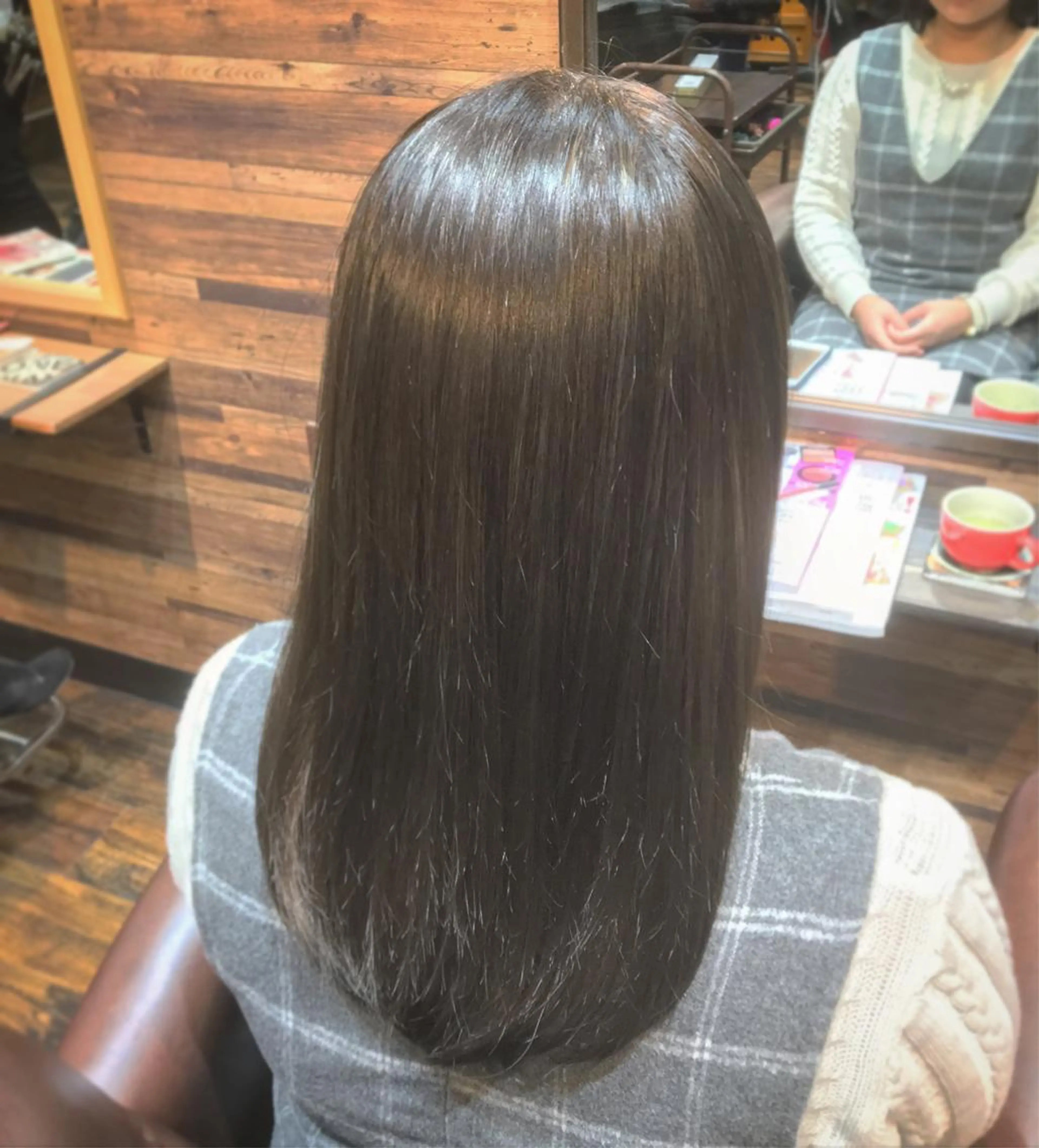 セミロング カラー アッシュ アッシュグレー ブリーチ イルミナカラー ブリーチなしカラー MITSU ✂️のヘアスタイル