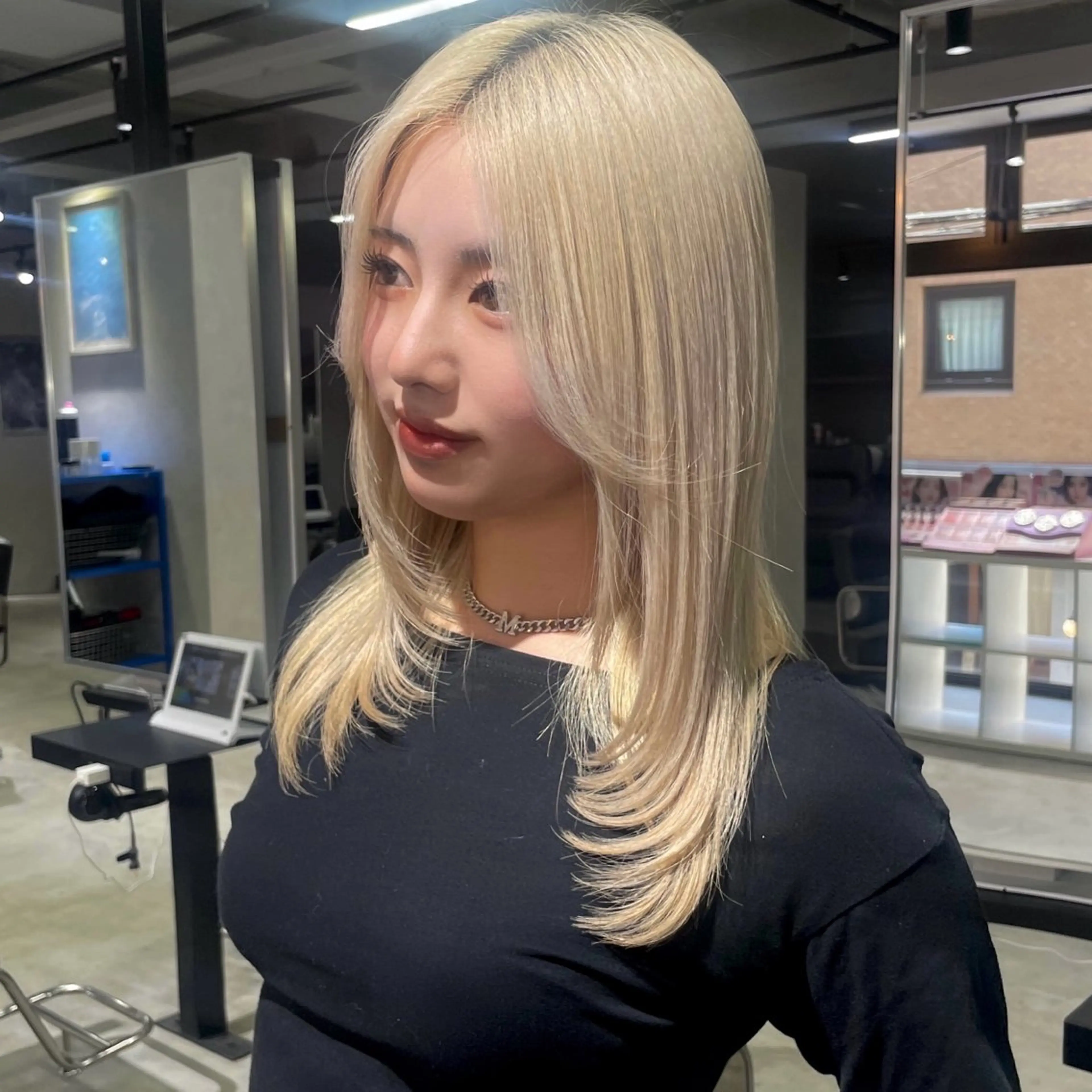 セミロング カラー 抜きっぱなしブロンド カット ヘアカラー レイヤー /髪質改善/ariのヘアスタイル