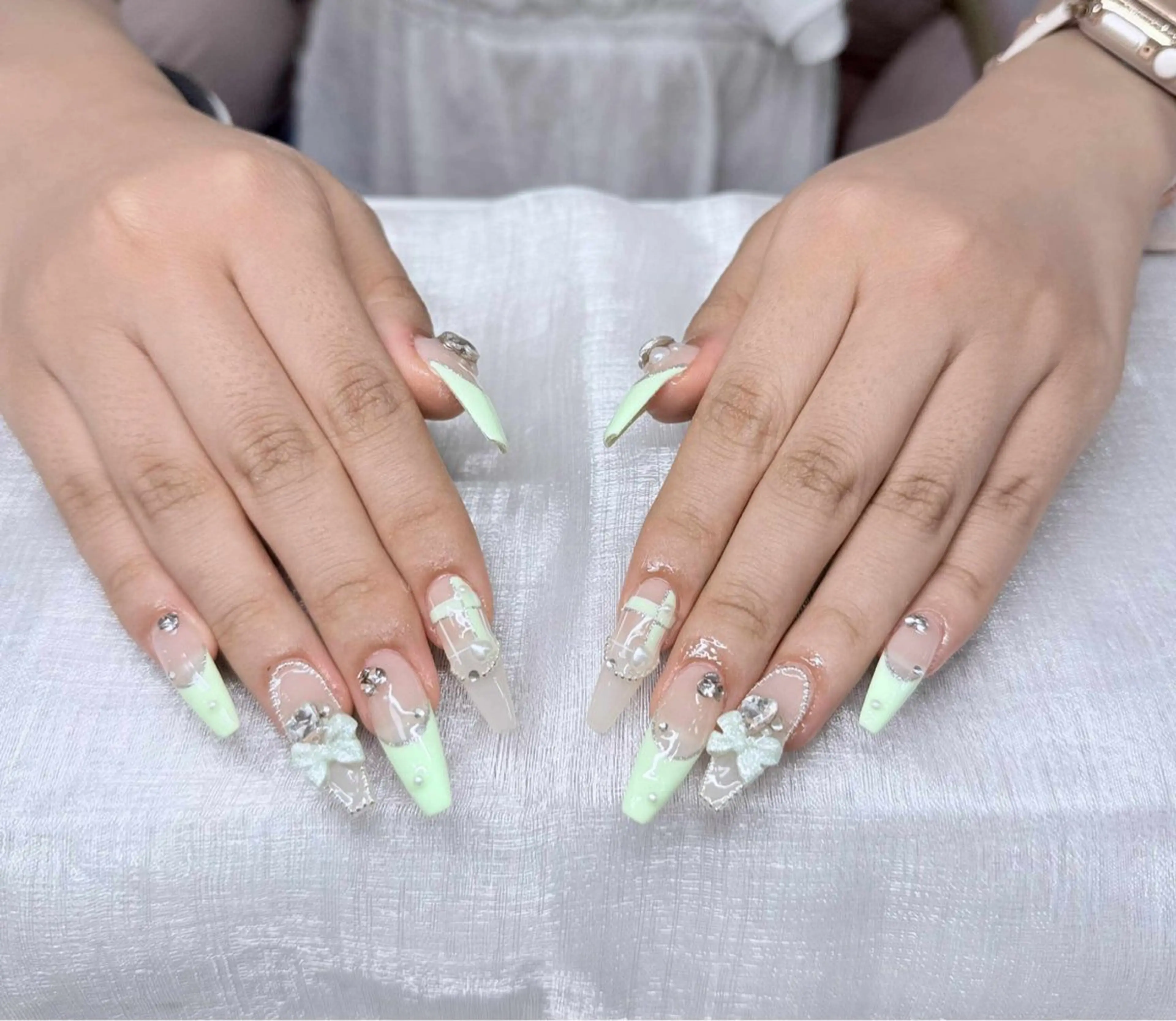 ネイル 長さ出し グラデーション 卒業式 キラキラネイル マグネットネイル ハンドネイル Lee Nailsのネイルデザイン