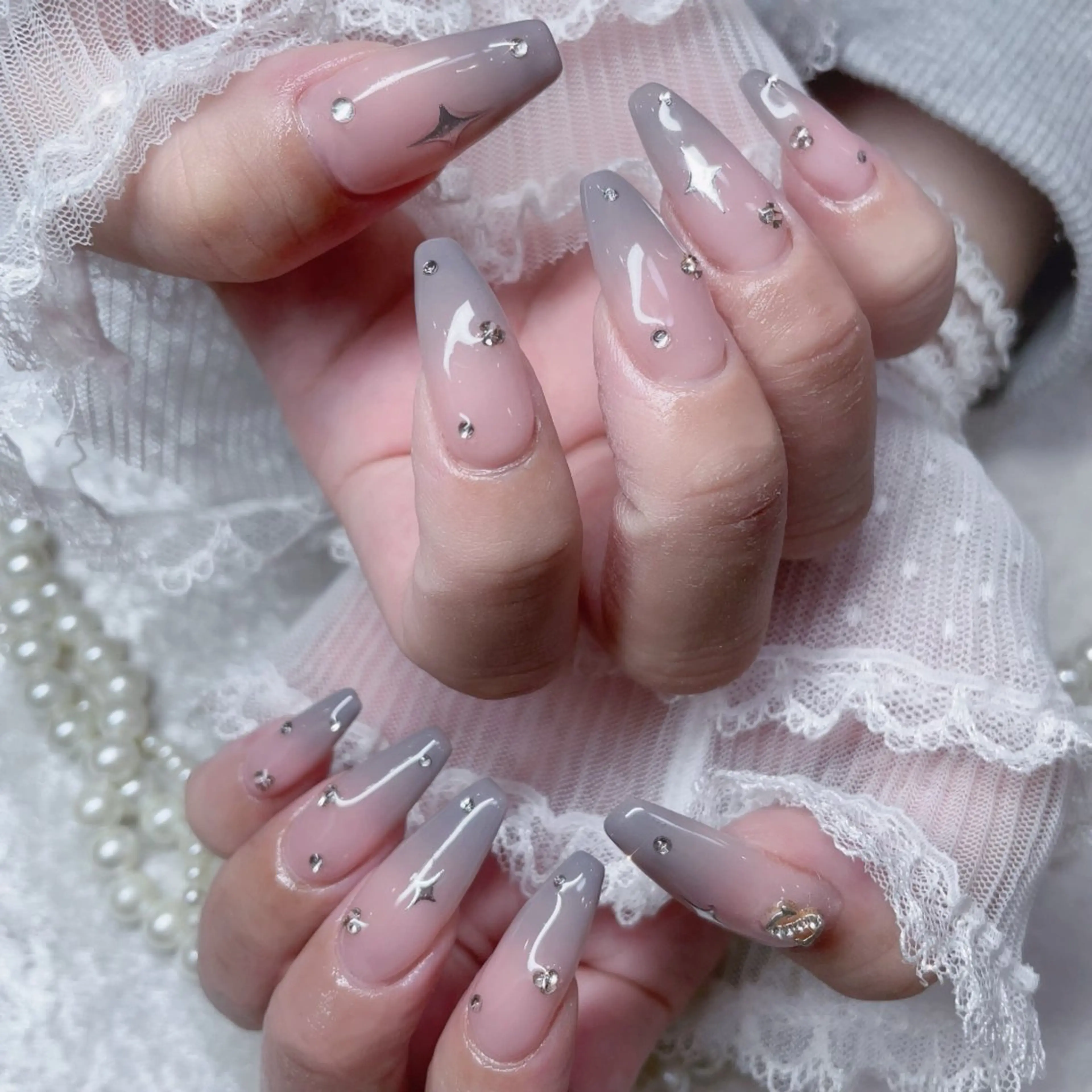 ネイル ハンドネイル MINAMI໒꒱ Y2K、韓国ガーリーのネイルデザイン