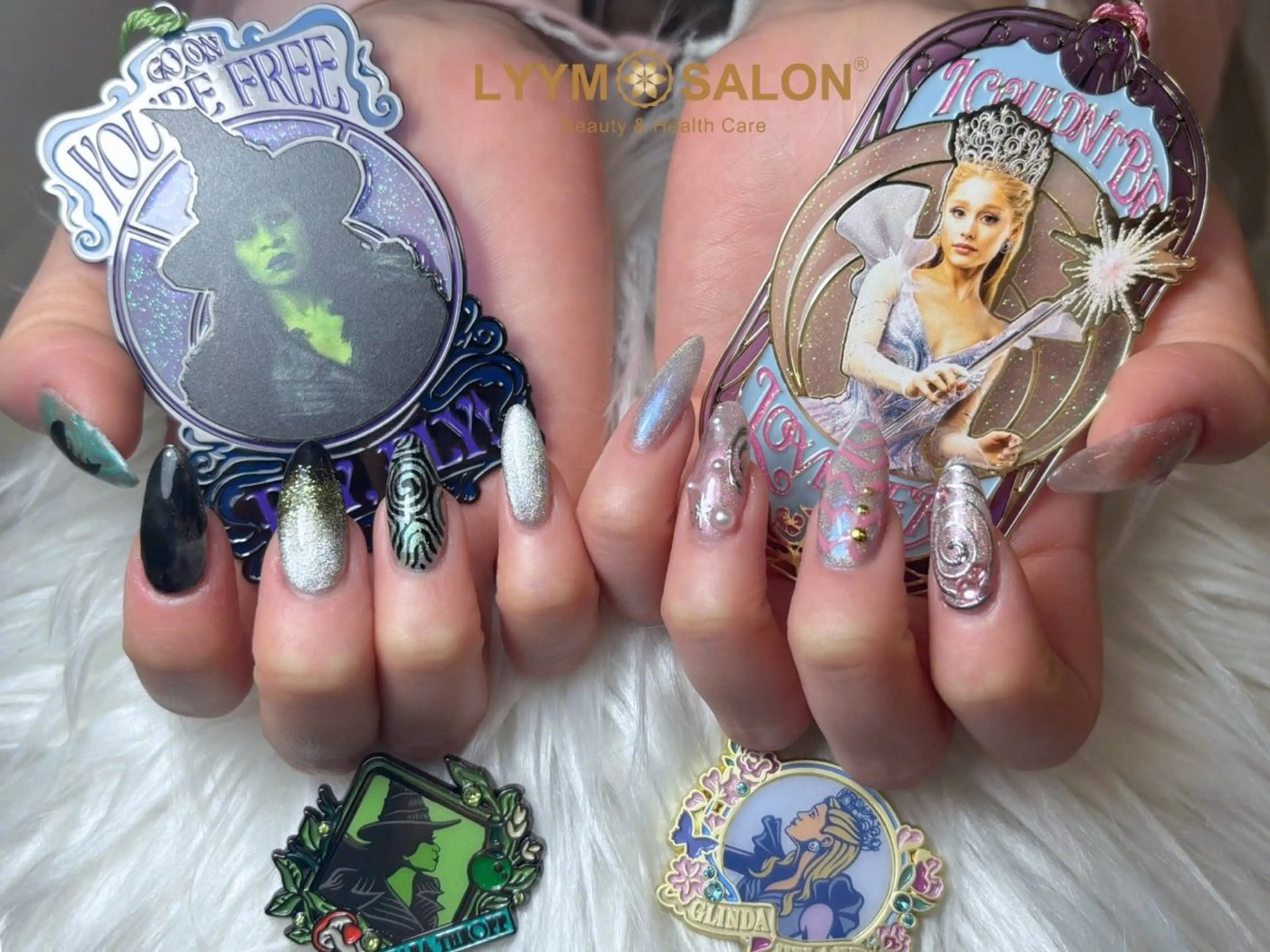 ネイル 長さ出し キラキラネイル ロングネイル マグネットネイル ハンドネイル LYYM Salonのネイルデザイン