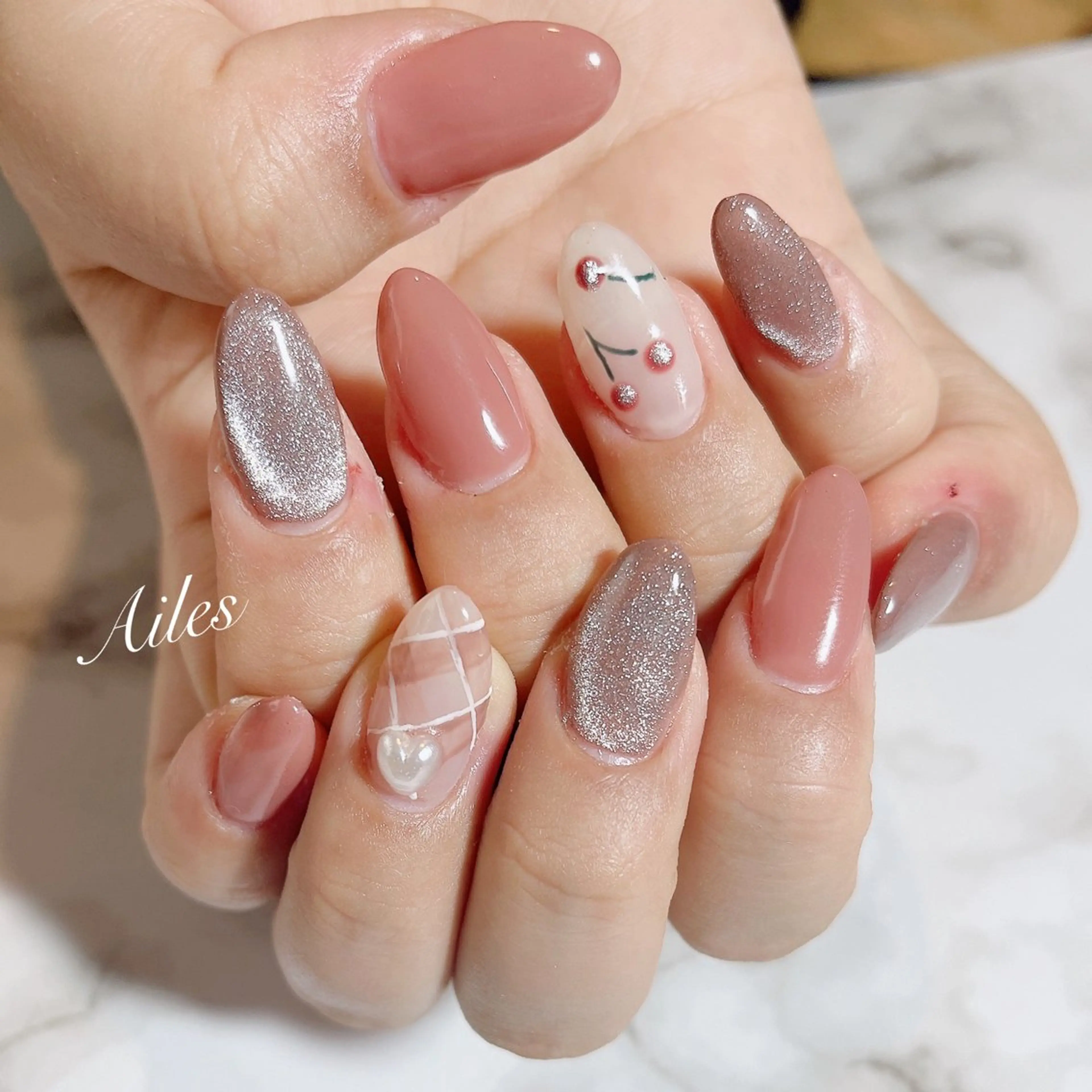 スカルプチュア(長さ出し)1カラー、グラデーション＋4本アート(ネイルケア込み)の写真