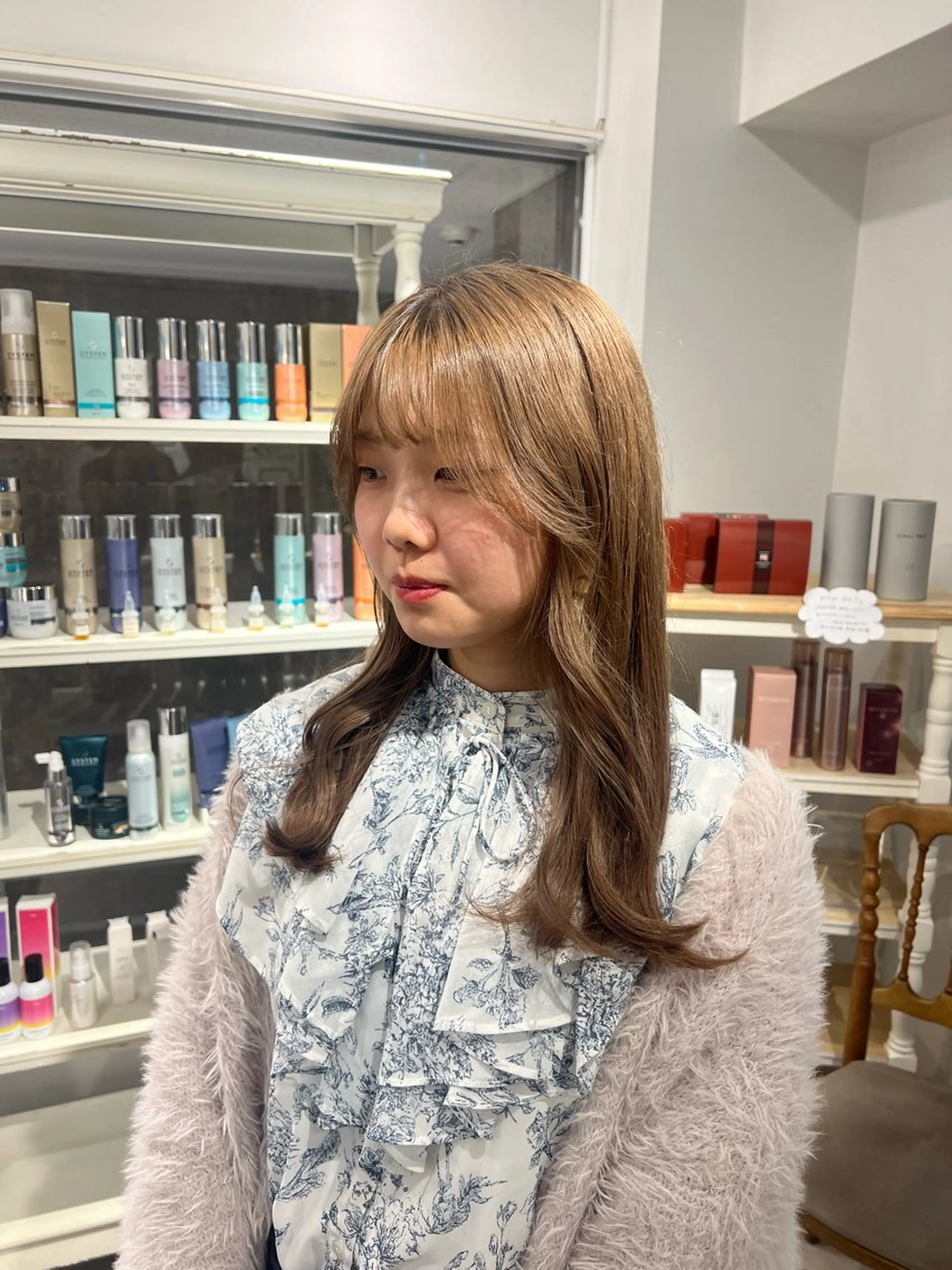 ロング カラー ベージュカラー ブリーチ ミルクティーベージュ ミカ/名駅/レイヤー /ブリーチなしカラーのヘアスタイル