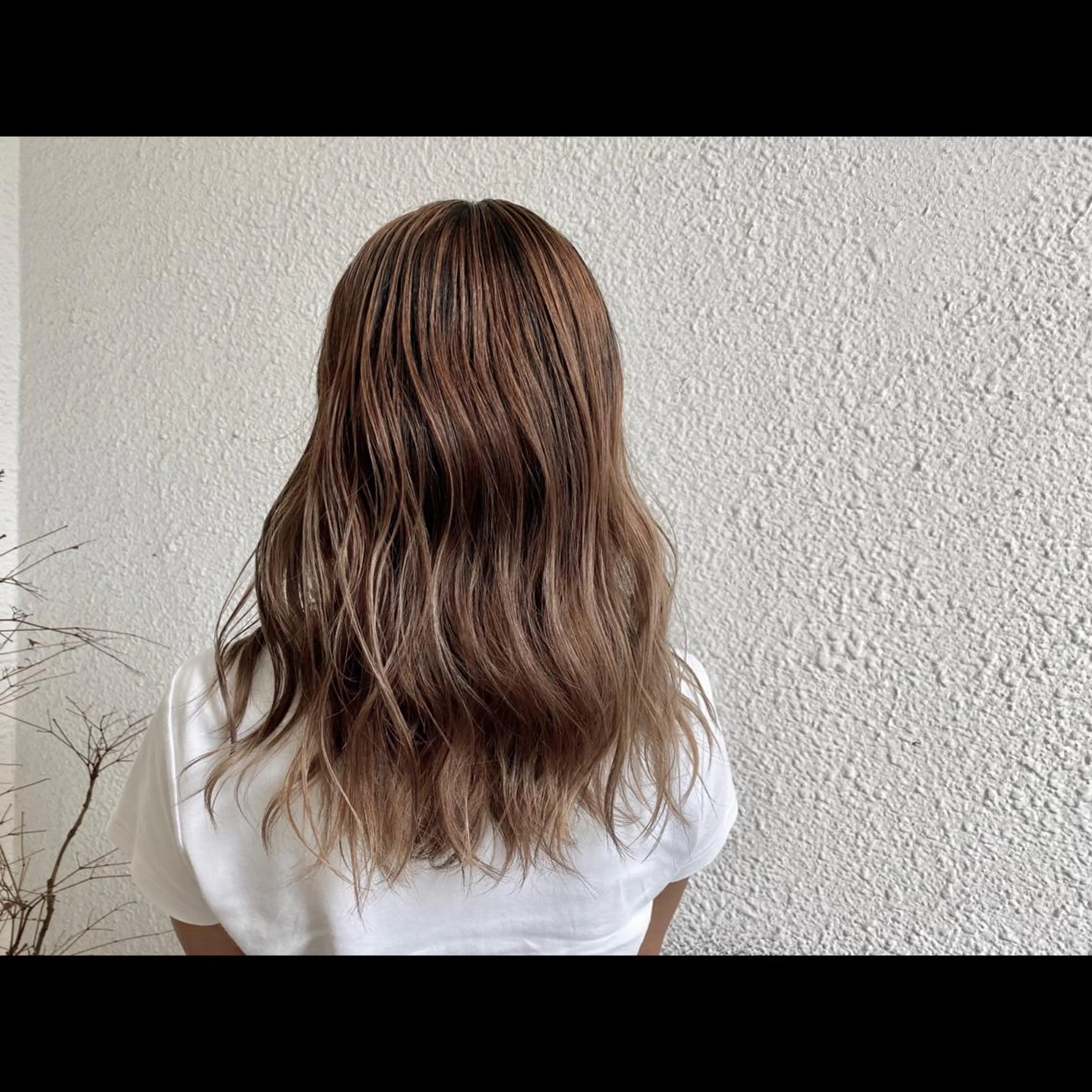 セミロング カラー バレイヤージュ レイヤーカット 近野 浩隆のヘアスタイル