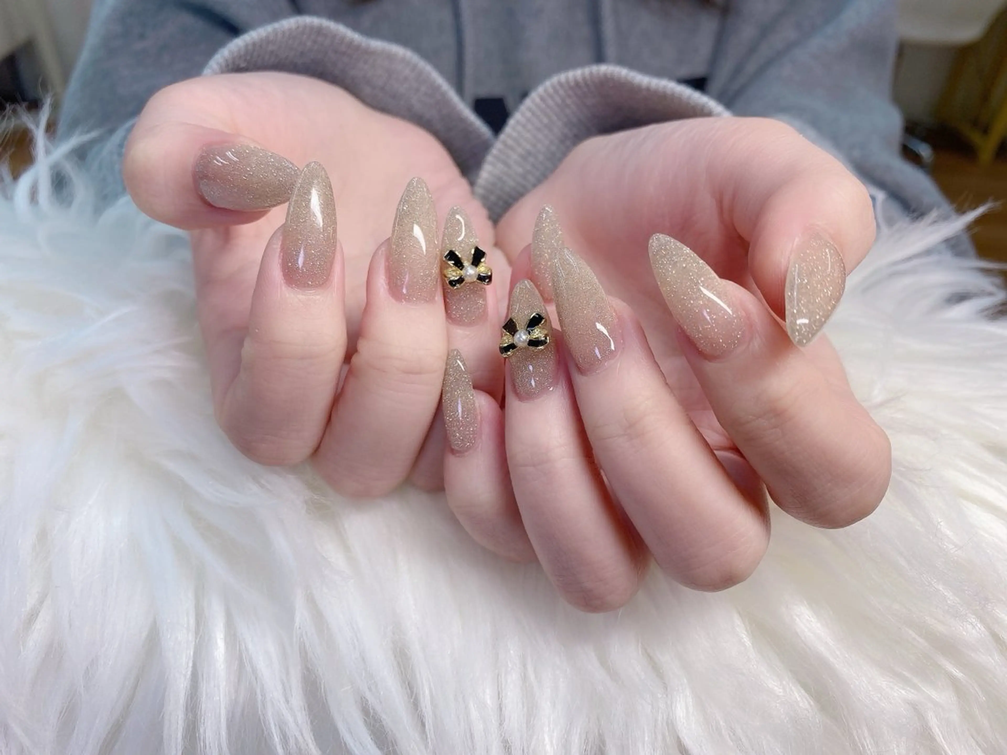 ネイル フレンチネイル グラデーション キラキラネイル 韓国ネイル マグネットネイル ハンドネイル ハンドケア Hara Nail 【パラジェル使用】のネイルデザイン