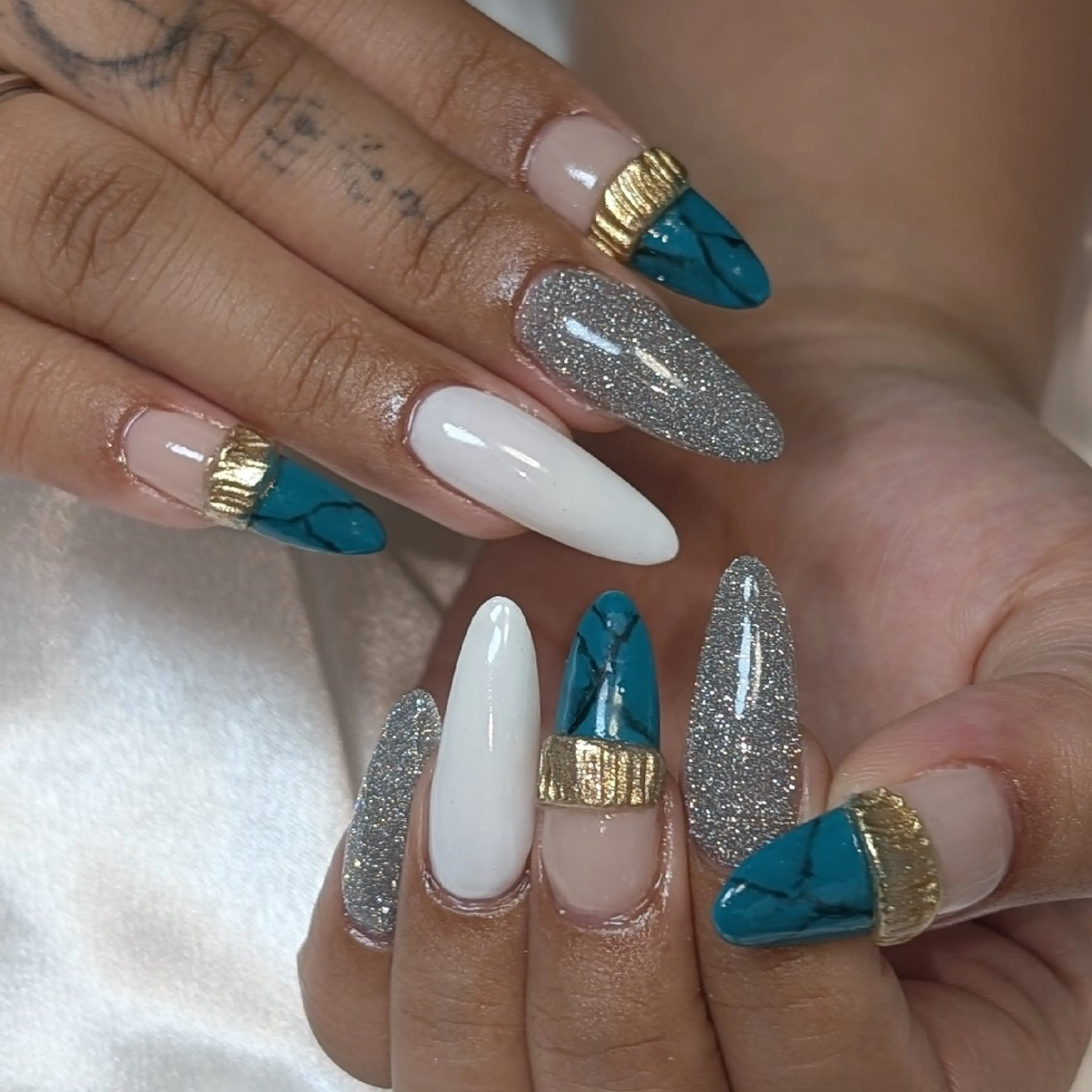 ネイル 長さ出し ネイルチップ MI KUのネイルデザイン