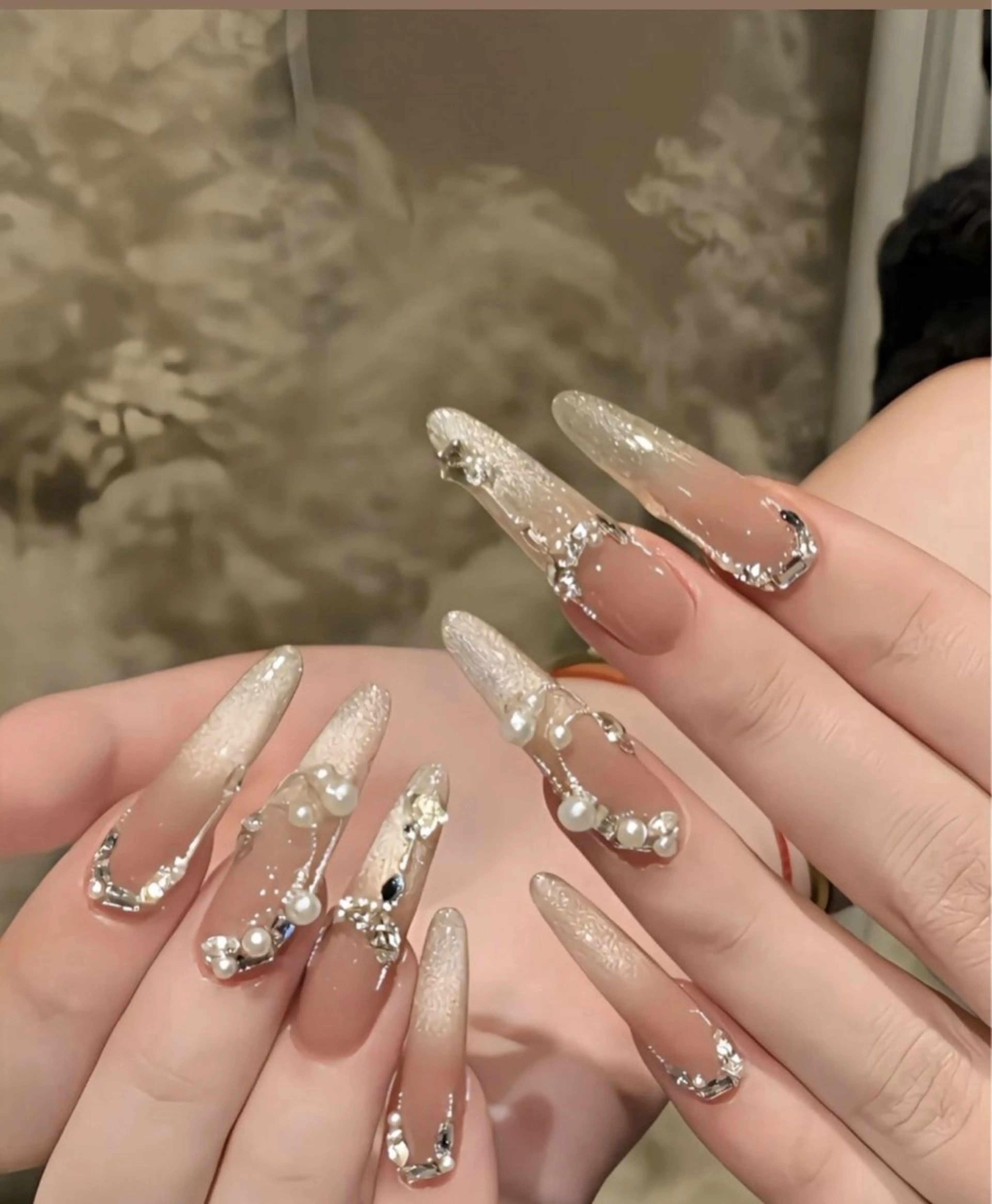 ネイル アートネイル オーロラネイル チークネイル 長さ出し フットネイル Anh 歌舞伎町のネイルデザイン