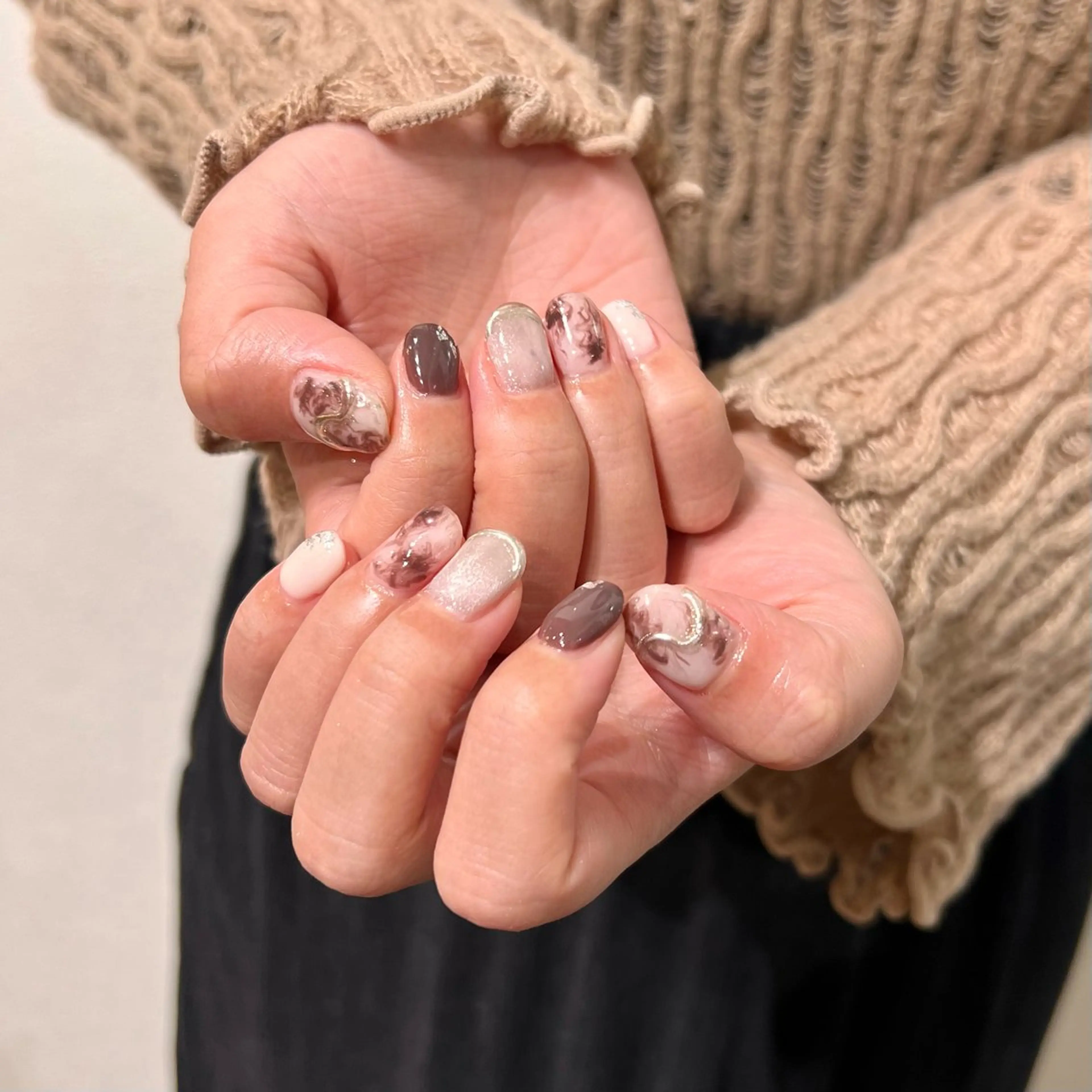 ネイル フレンチネイル マグネットネイル 大理石ネイル(マーブル) ミラーネイル ニュアンスネイル 𝙎𝙚𝙞𝙧𝙖 ☆カット/パーマのヘアスタイル