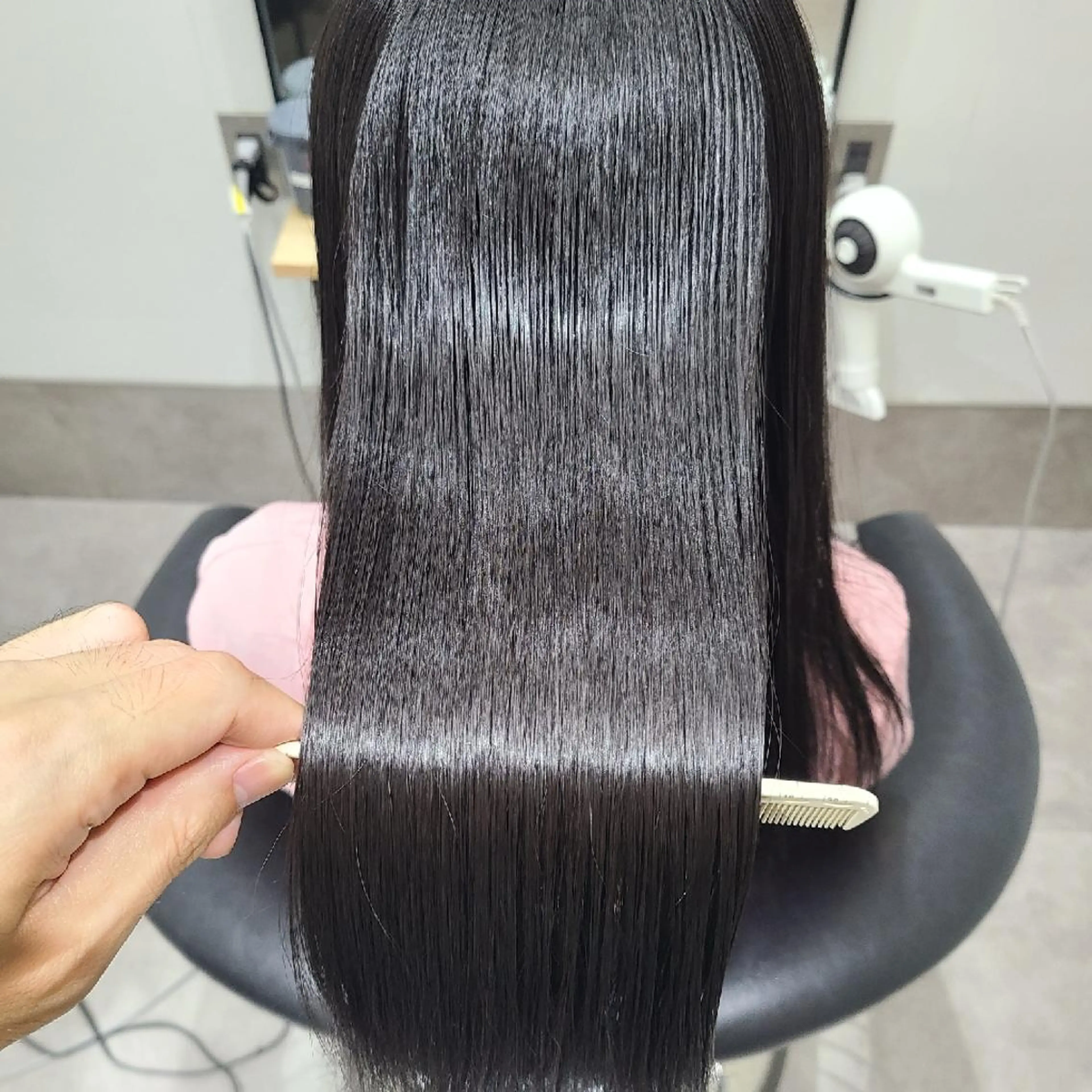 ロング カット 縮毛矯正 トリートメント GO TODAYシェアサロン岡山店所属・🎗️髪質改善・美髪 艶髪🥇小西邦生のヘアスタイル