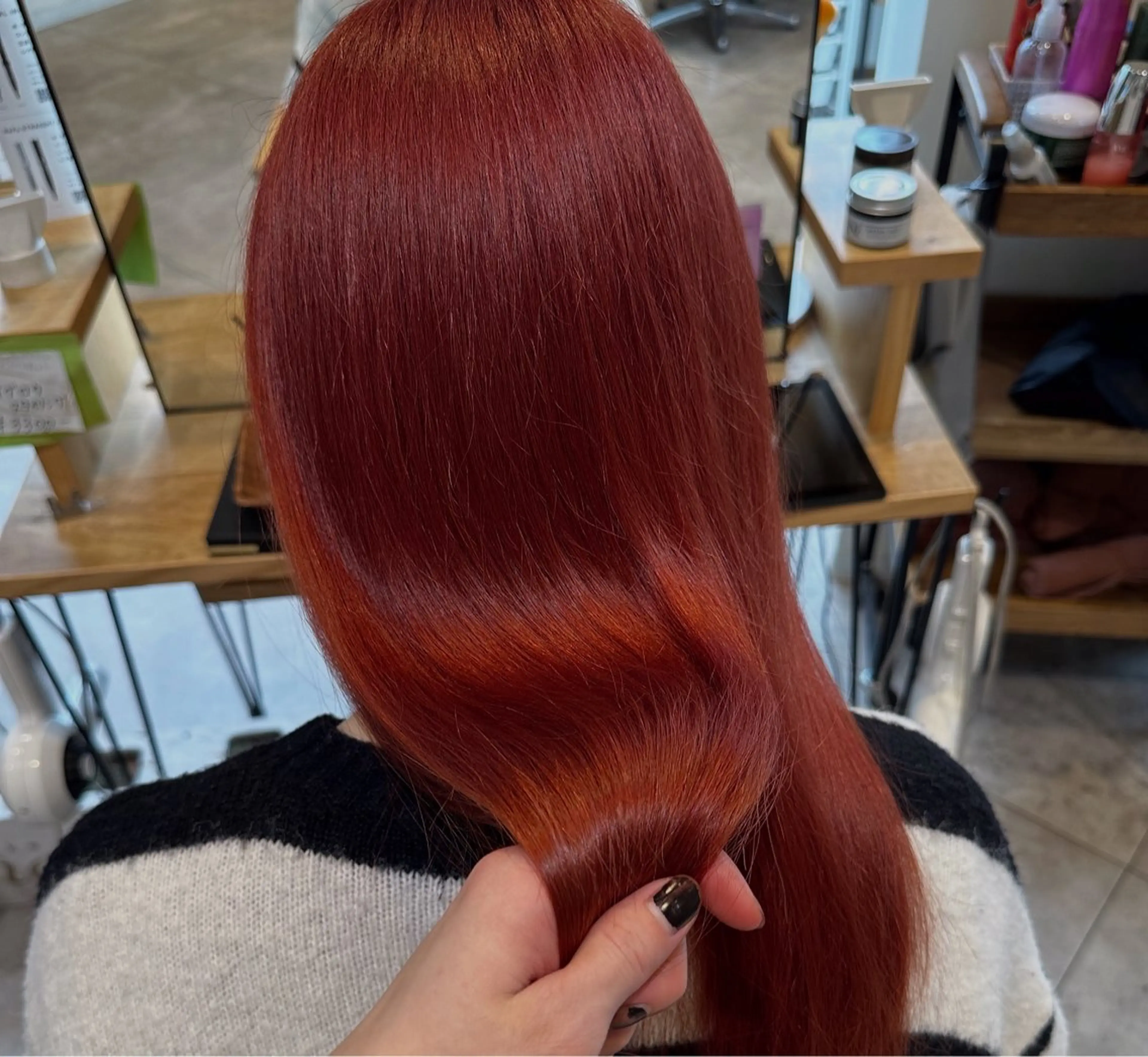 セミロング カラー ブリーチ ハイトーンカラー レッドカラー ボブ くびれヘア カット ヘアカラー トリートメント 大阪ウルフカット ハッシュカットのヘアスタイル