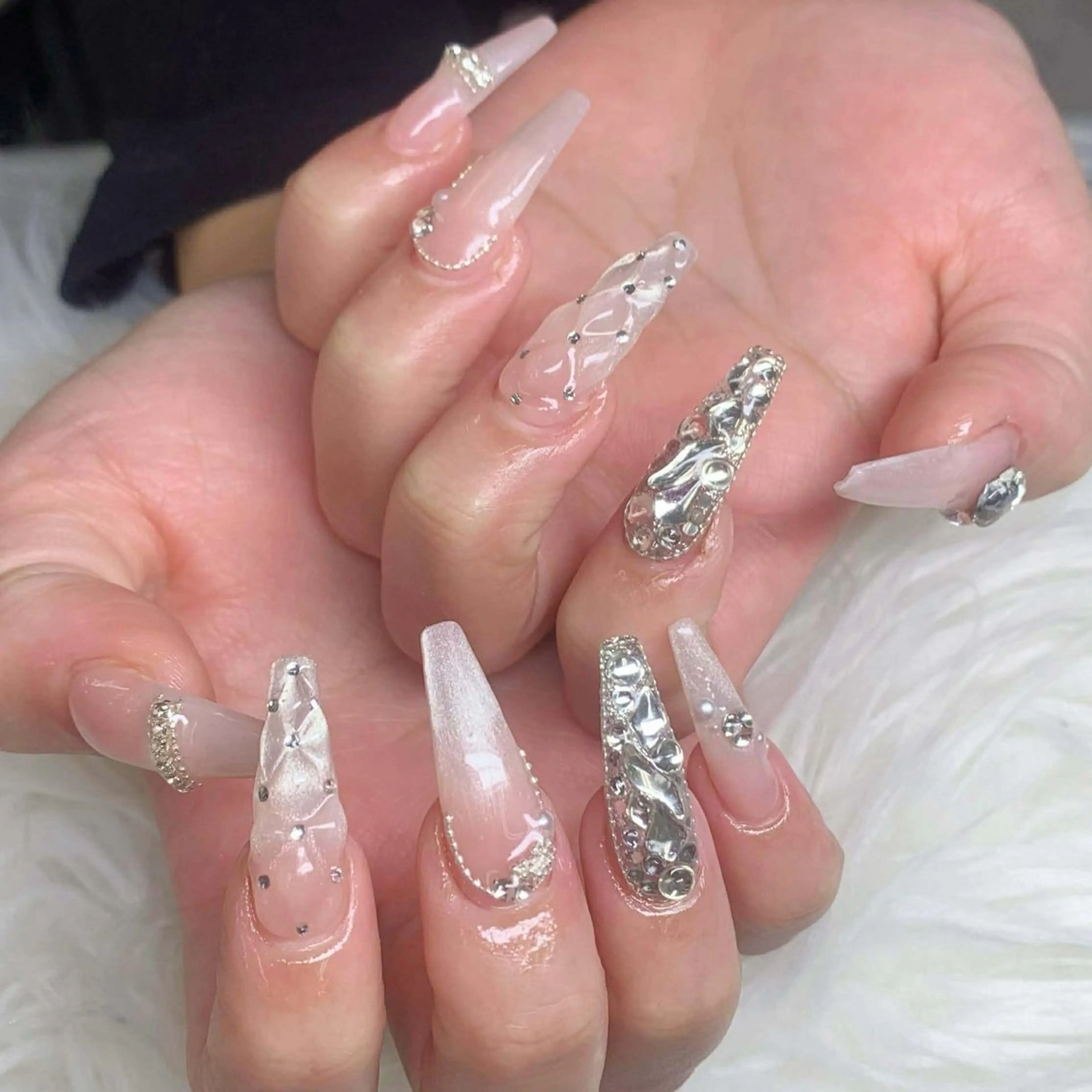 ネイル ハンドネイル ミン ゴテゴテネイルのネイルデザイン