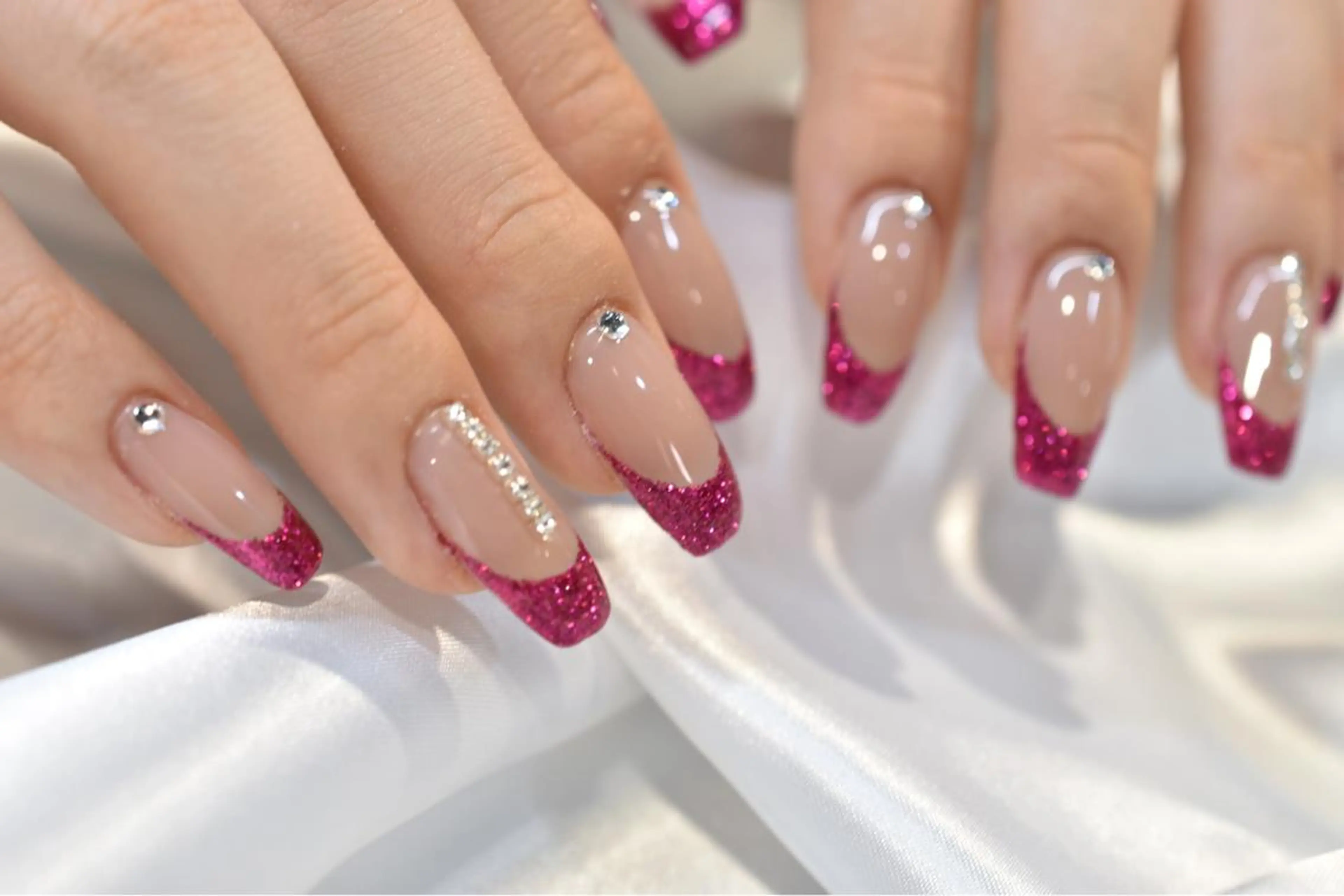 ネイル フレンチネイル ラメ(グリッター) 963.nail所属・【フィルイン専門店】 KURUMIのネイルデザイン