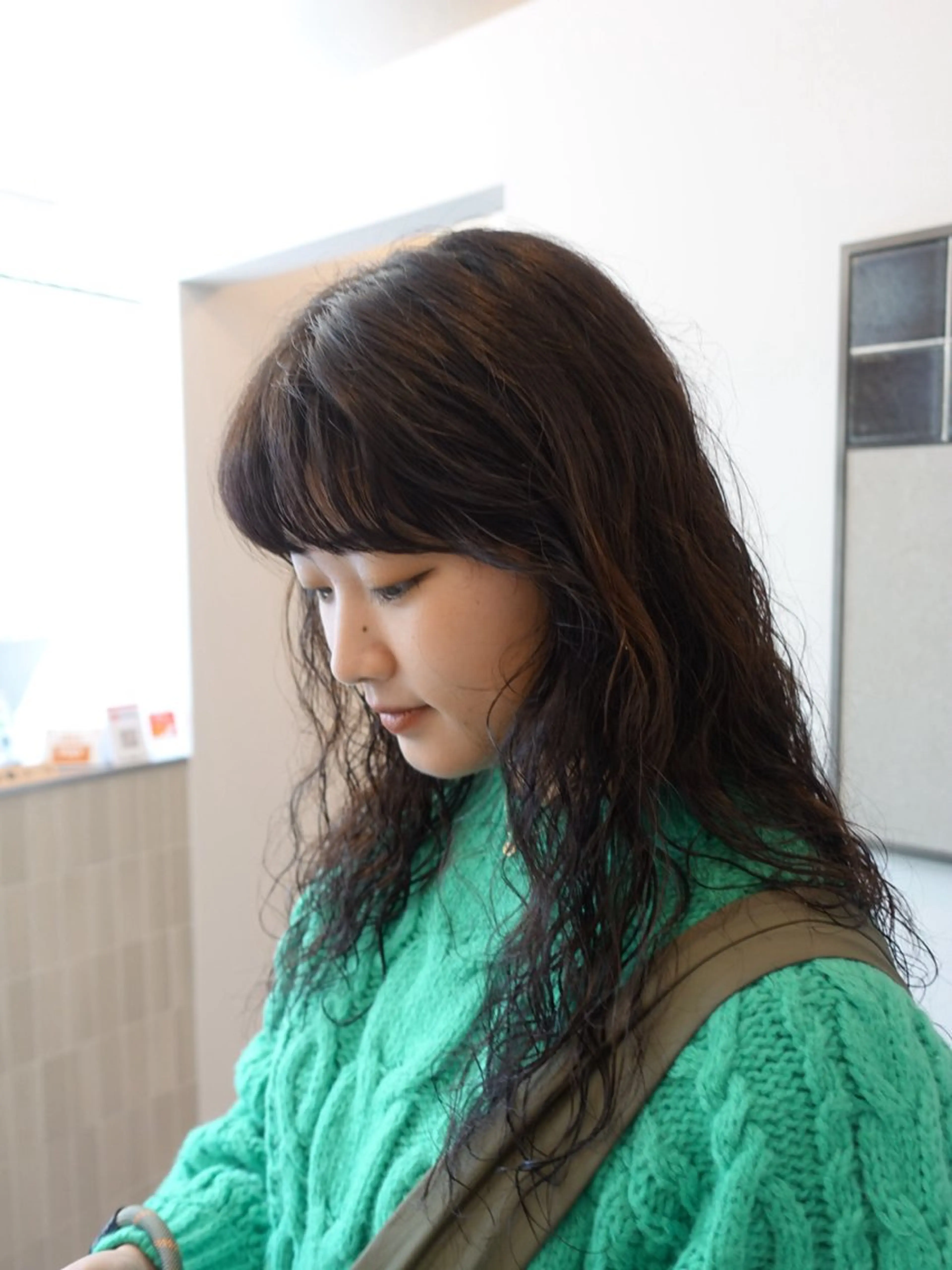 セミロング パーマ セミロングパーマ unfeigned02所属・おーした /カットモデル伏見栄のヘアスタイル