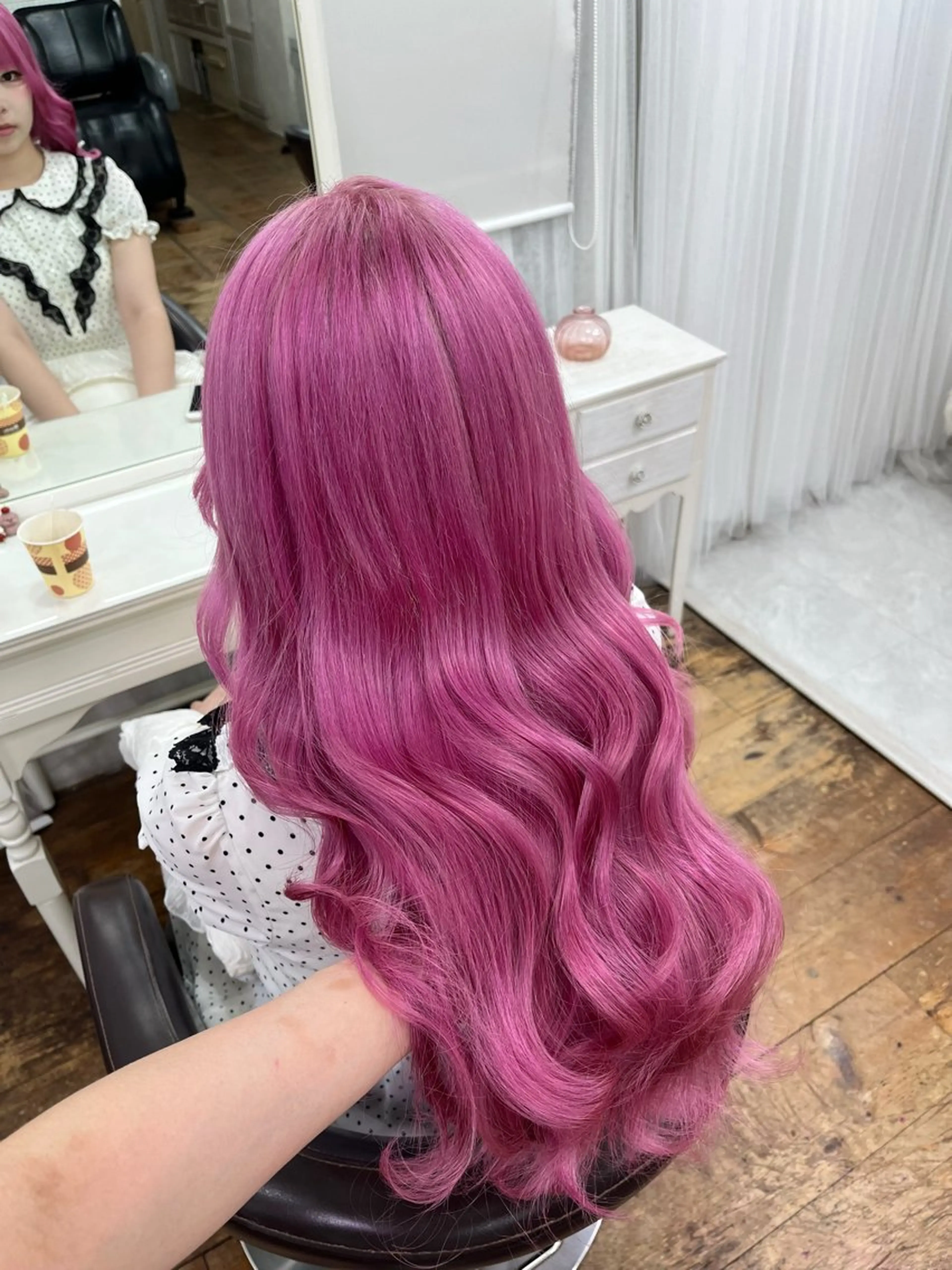 ロング カラー ピンクカラー カット ヘアカラー トリートメント ハイトーン/アレンジ かなで⊹ ࣪ ˖⟡のヘアスタイル