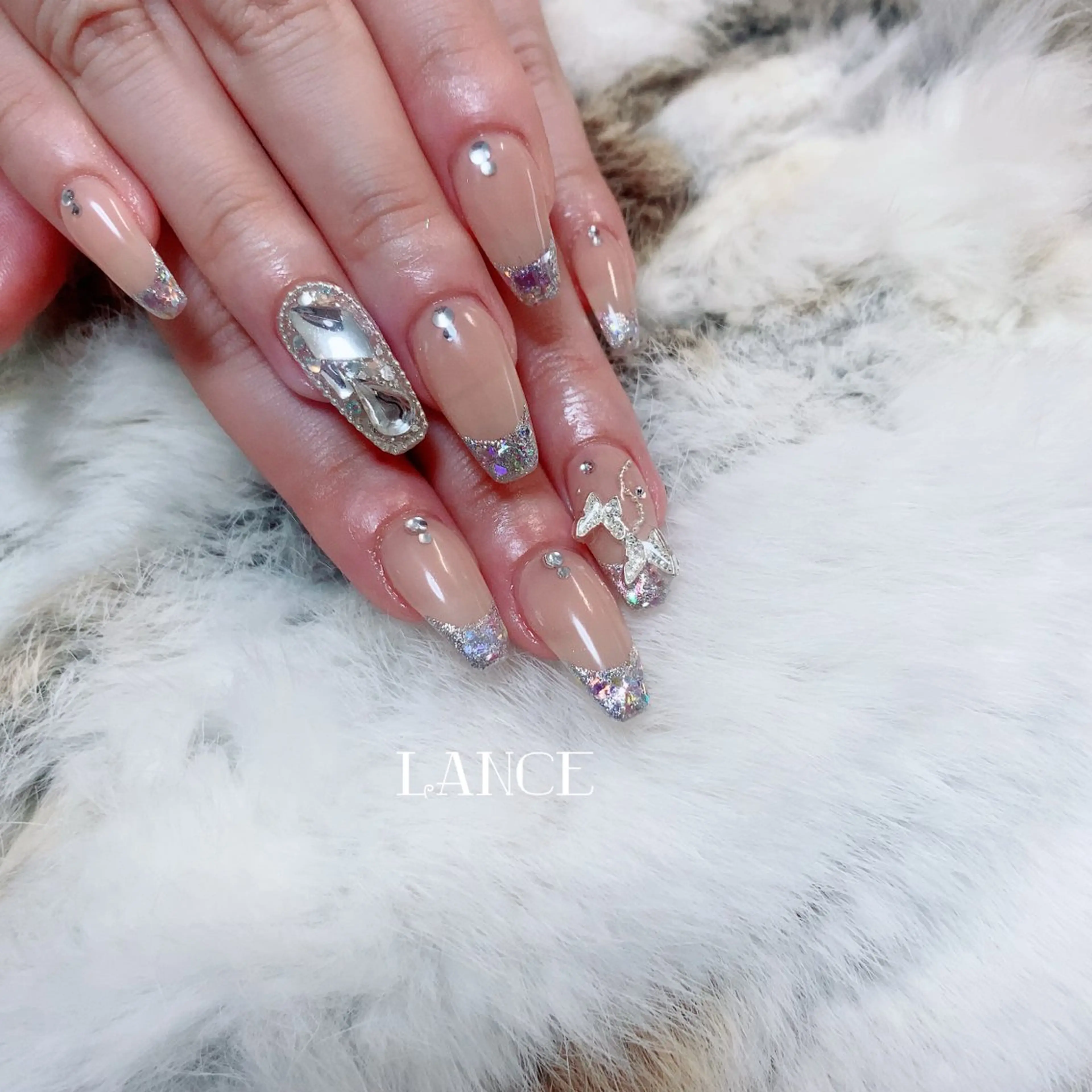 ネイル オーロラネイル フレンチネイル キラキラネイル ニュアンスネイル ピンク ハンドネイル Lance nailのネイルデザイン