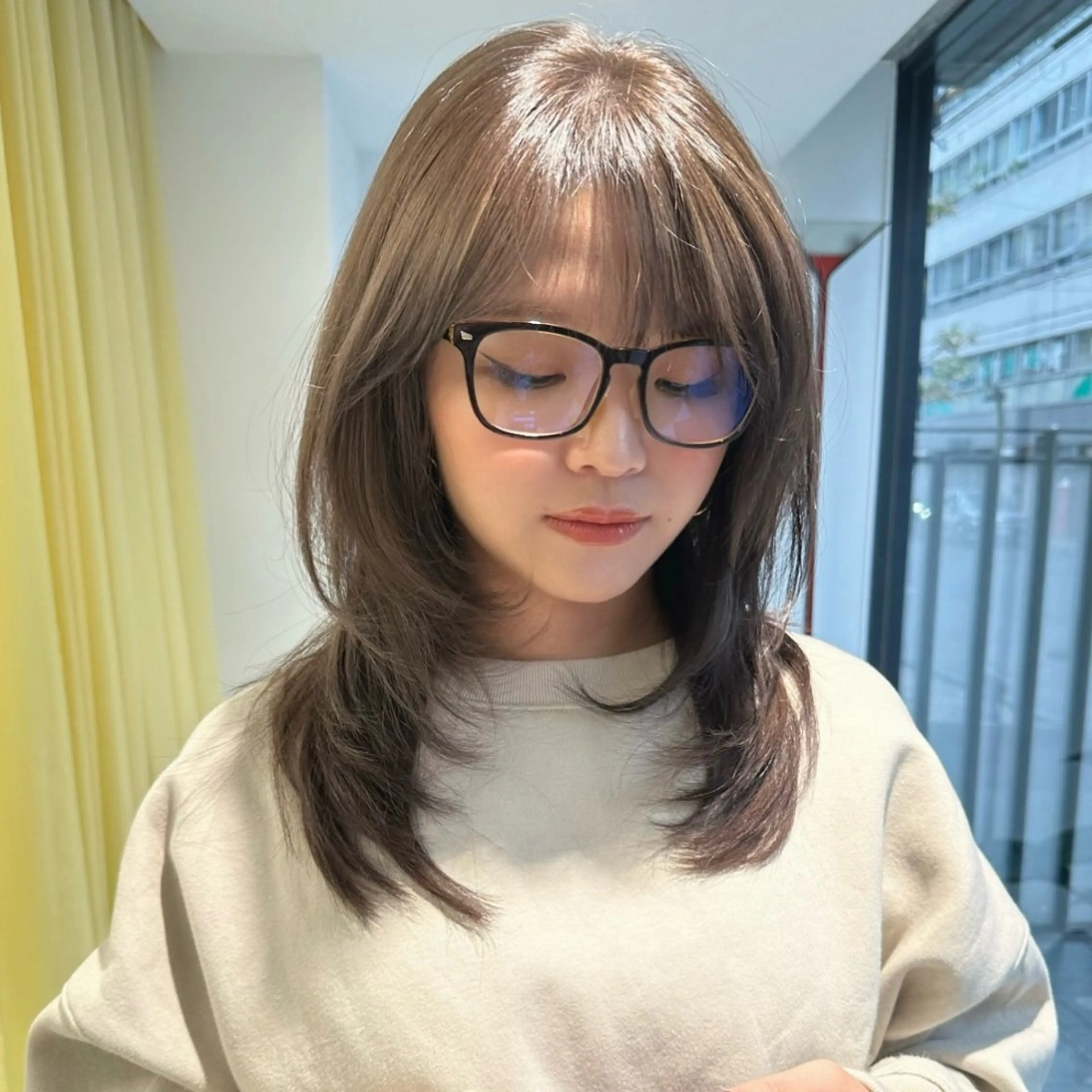 セミロング カラー ハイレイヤー レイヤーカット カット ヘアカラー トリートメント M所属・ハイトーン/透け感 カラー🎀真香のヘアスタイル