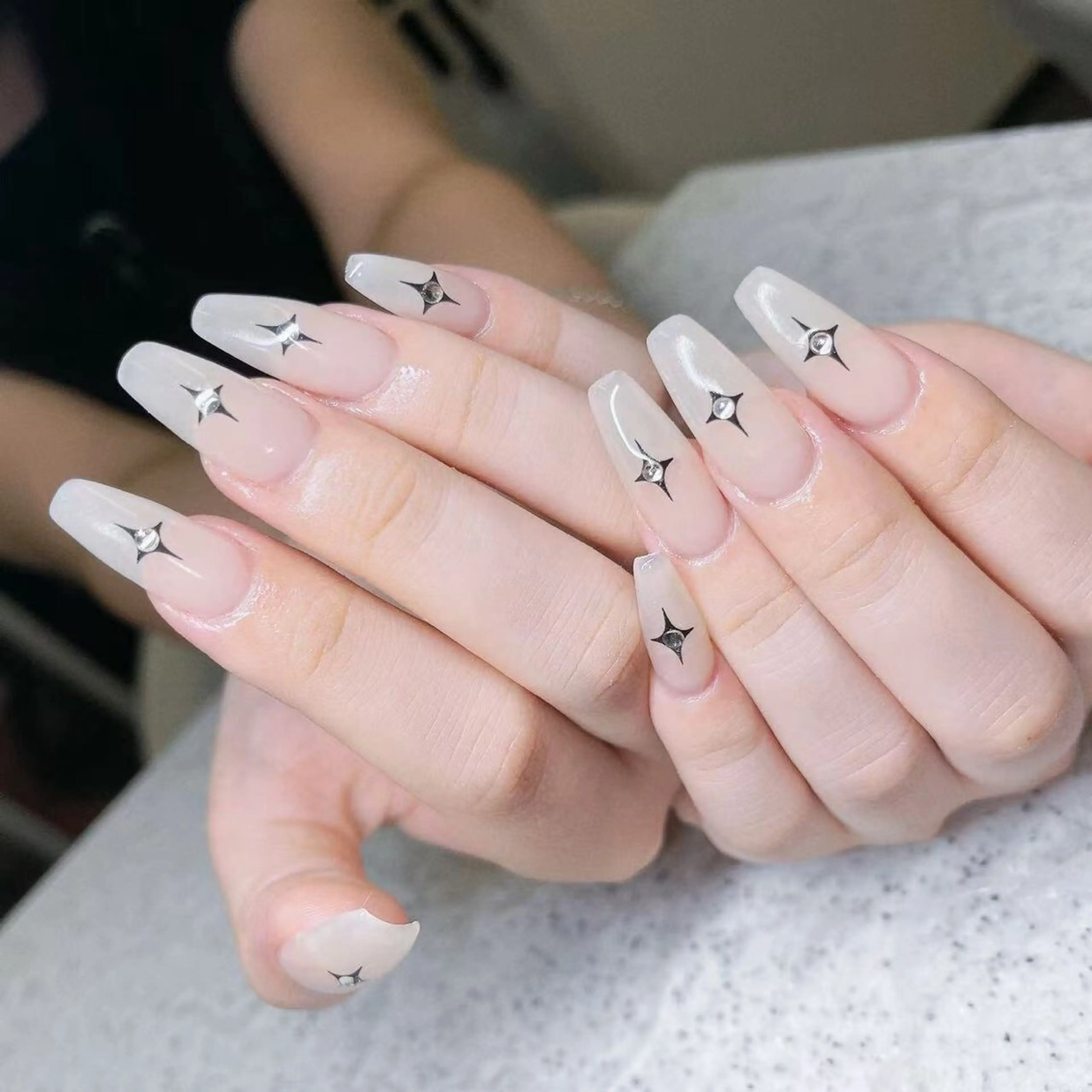 ネイル ハンドネイル Queens テイのネイルデザイン