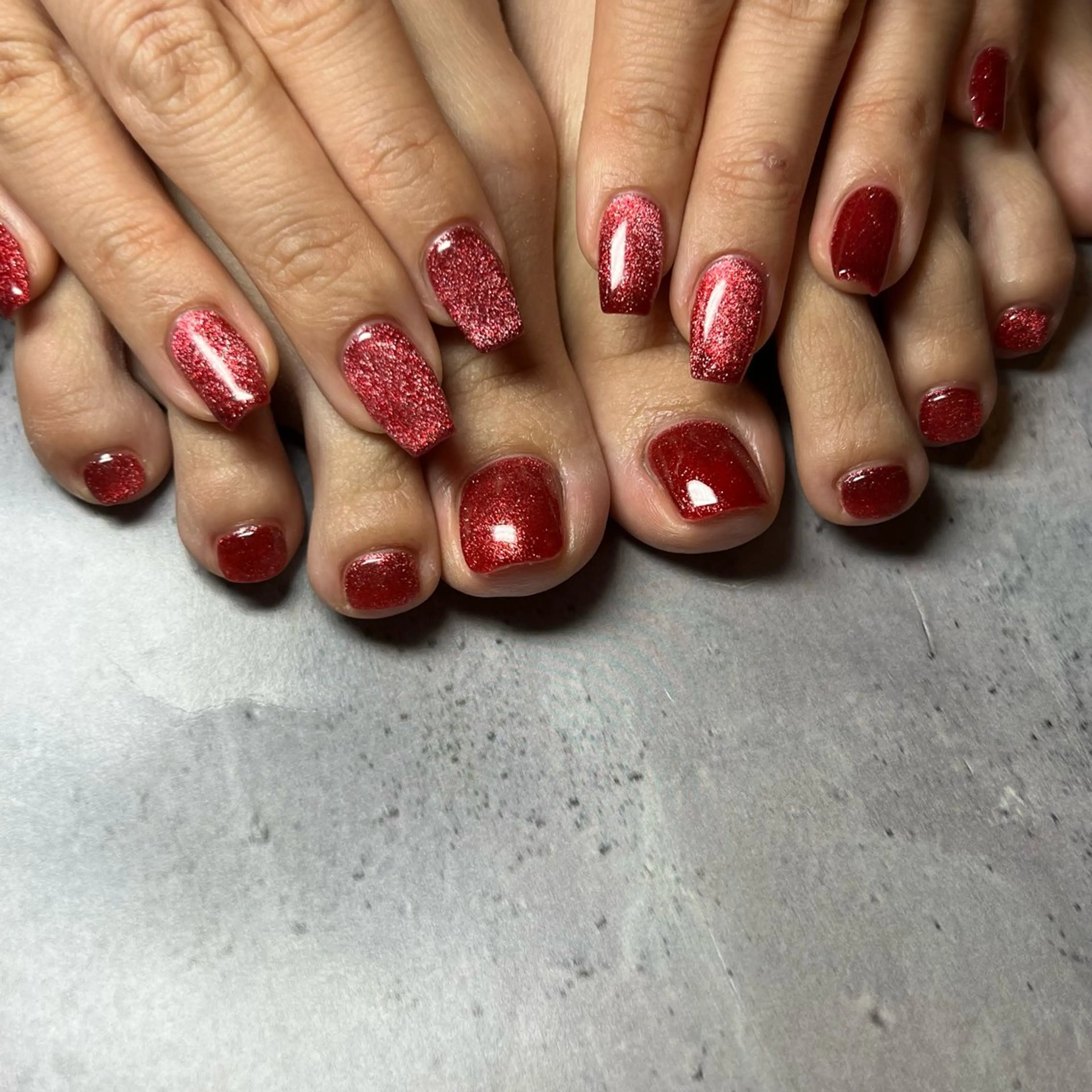 ネイル ボルドー ハンドネイル 𝐫𝐚𝐢 𝐧𝐚𝐢𝐥の眉毛・アイブロウイメージ