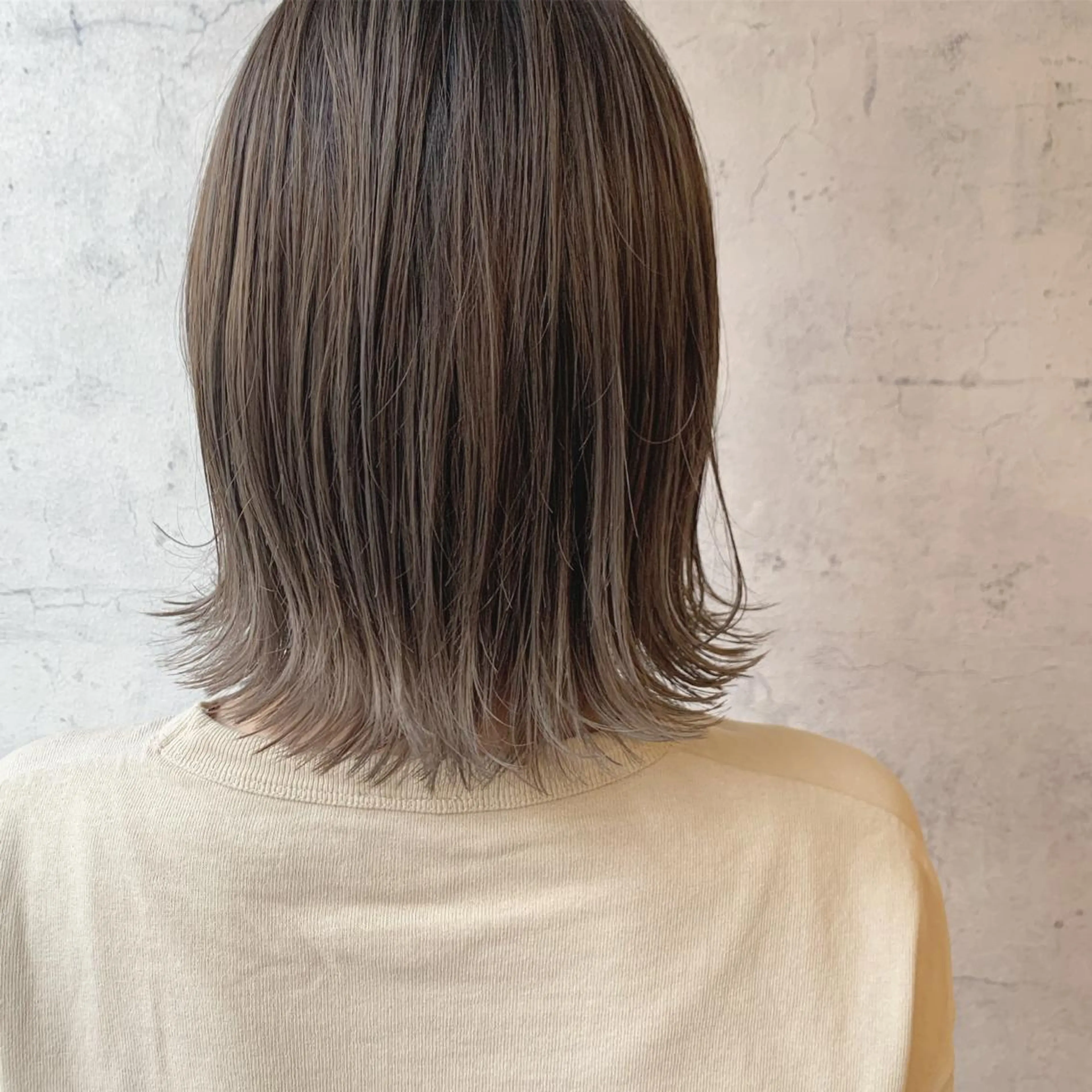 ミディアム カラー ブリーチ グラデーションカラー グレージュ ハイライトカラー ハイライト toiro by lien hair atelier所属・池田 真由美のヘアスタイル