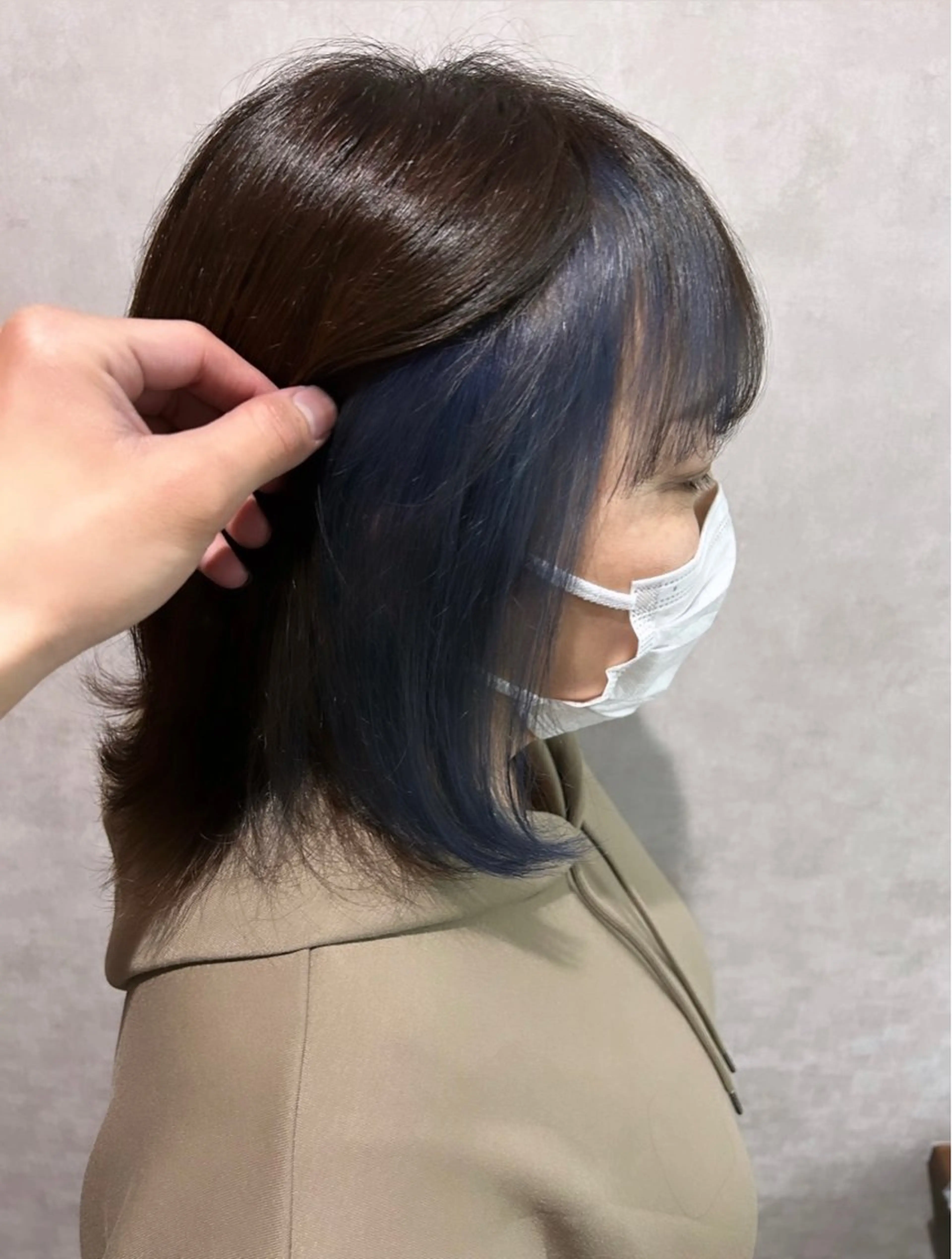 ミディアム カラー ブルーカラー インナーカラー QUON.伊勢崎店所属・ブリーチ＆ハイトーン 歌 心のヘアスタイル