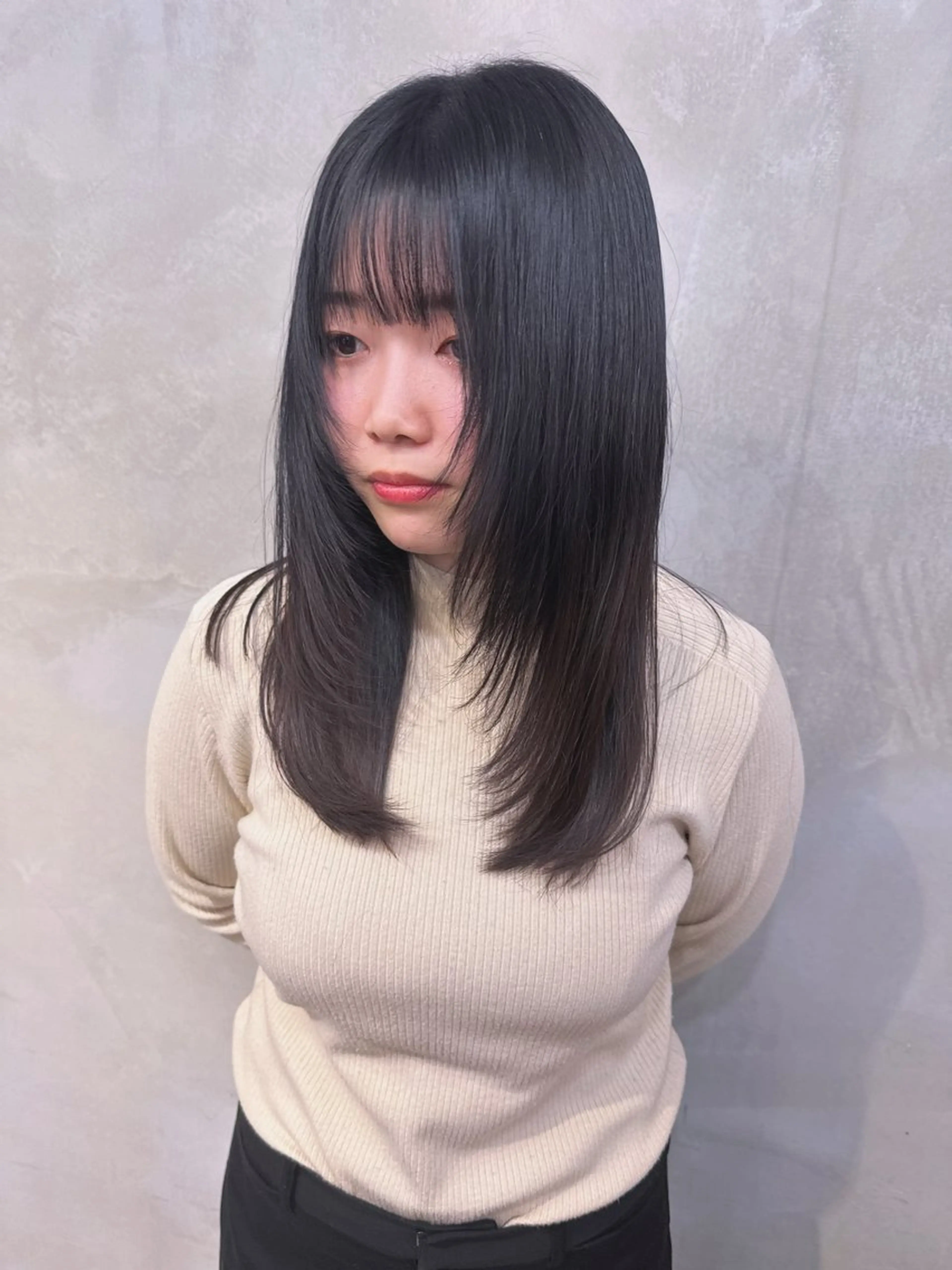 セミロング 顔まわりレイヤー 顔周りカット レイヤーカット ロアヘアーコーディネート所属・ナチュラルヘア /透明感/長井遥陽のヘアスタイル