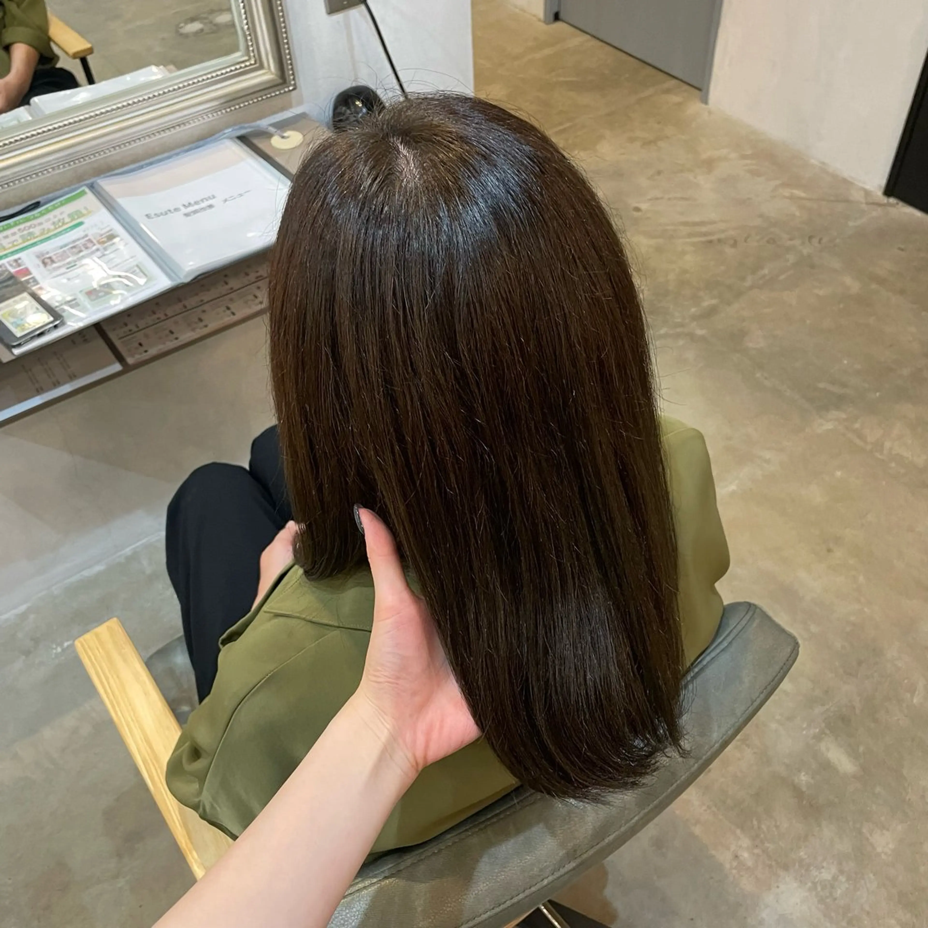 ミディアム カラー ブラウンカラー オリーブブラウン 金木 洸瑠のヘアスタイル