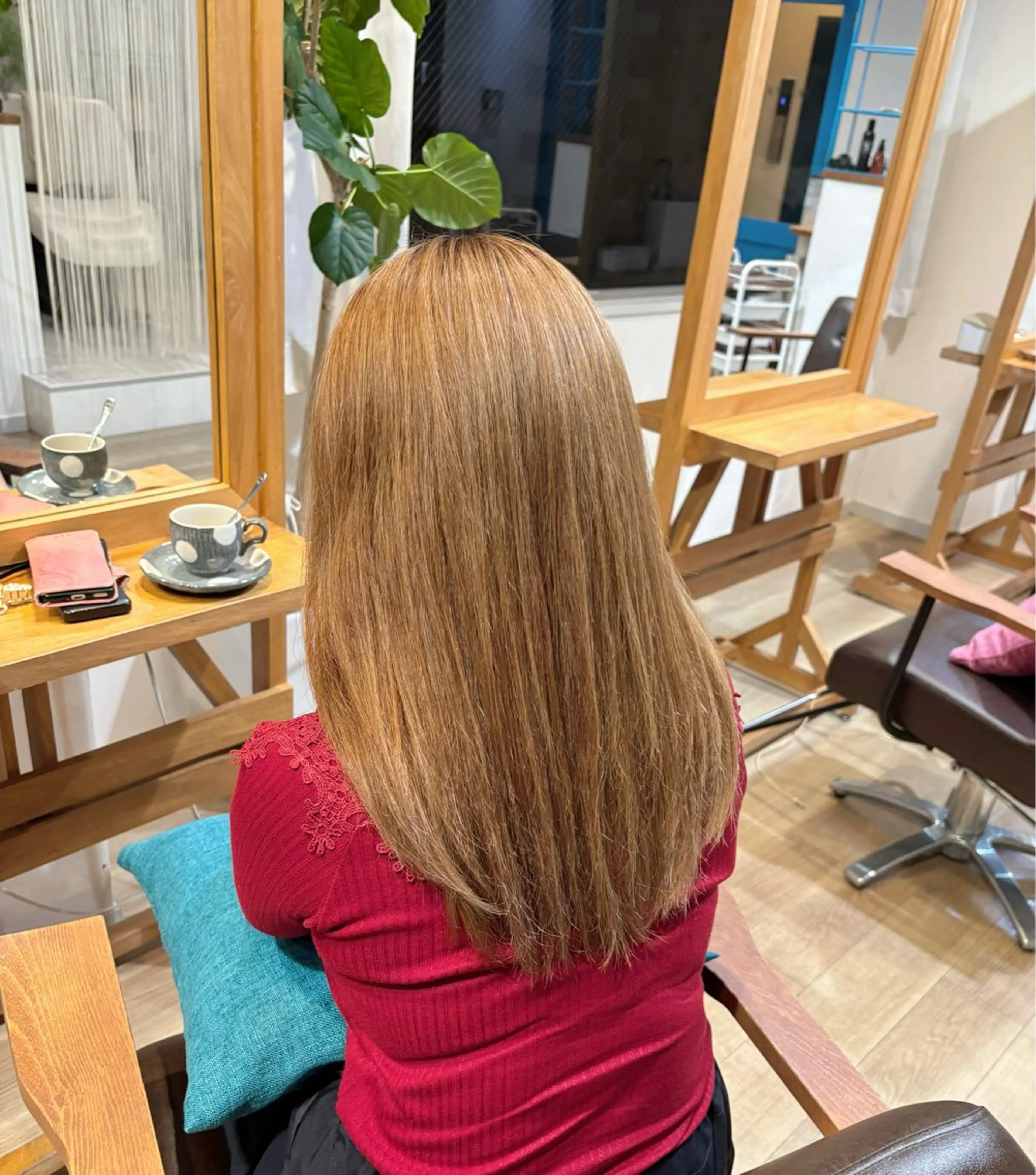 セミロング カラー ベージュカラー ブリーチ ヘアカラー RINNO🌷艶髪/ 艶カラーのヘアスタイル