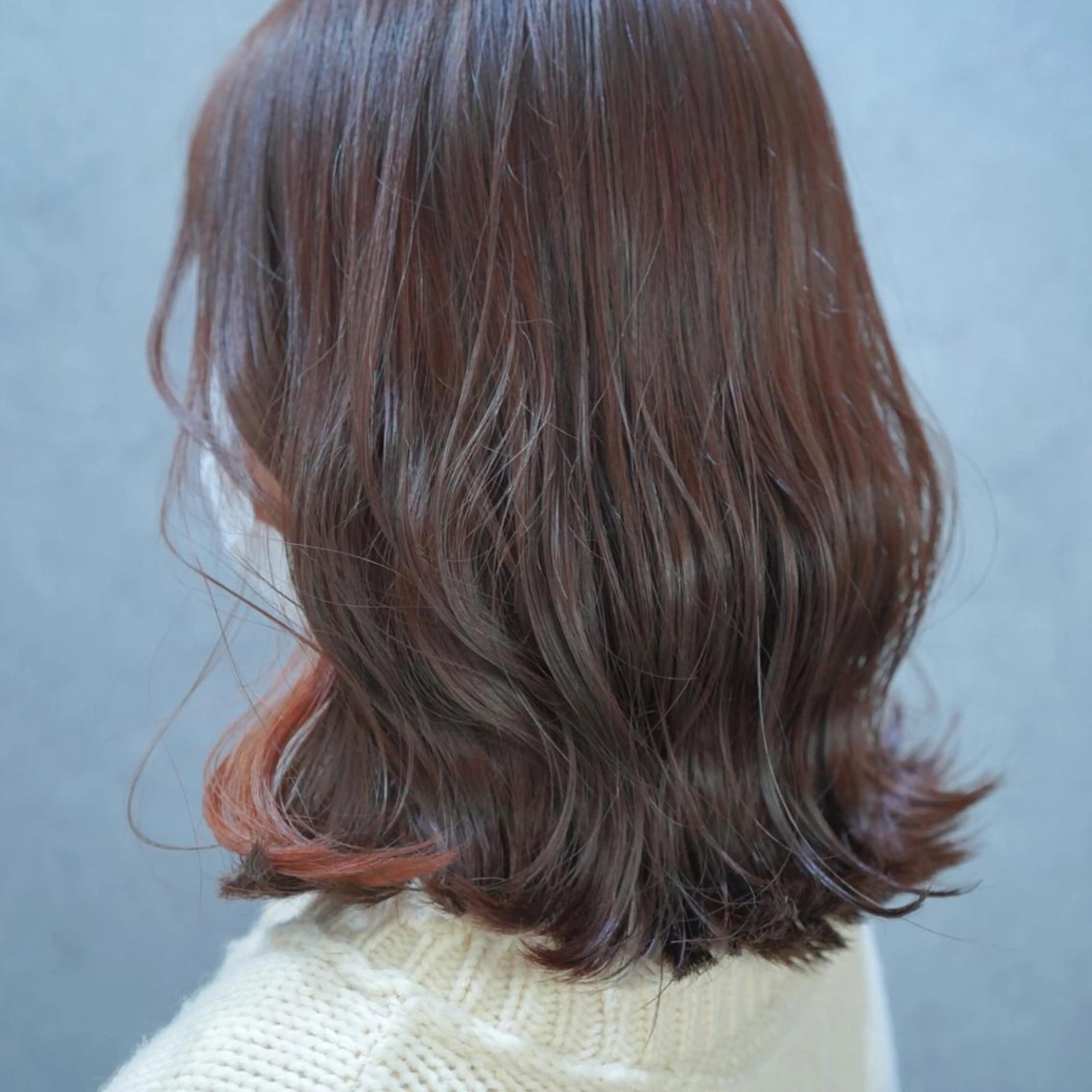 ミディアム カラー 伊藤 玲衣のヘアスタイル