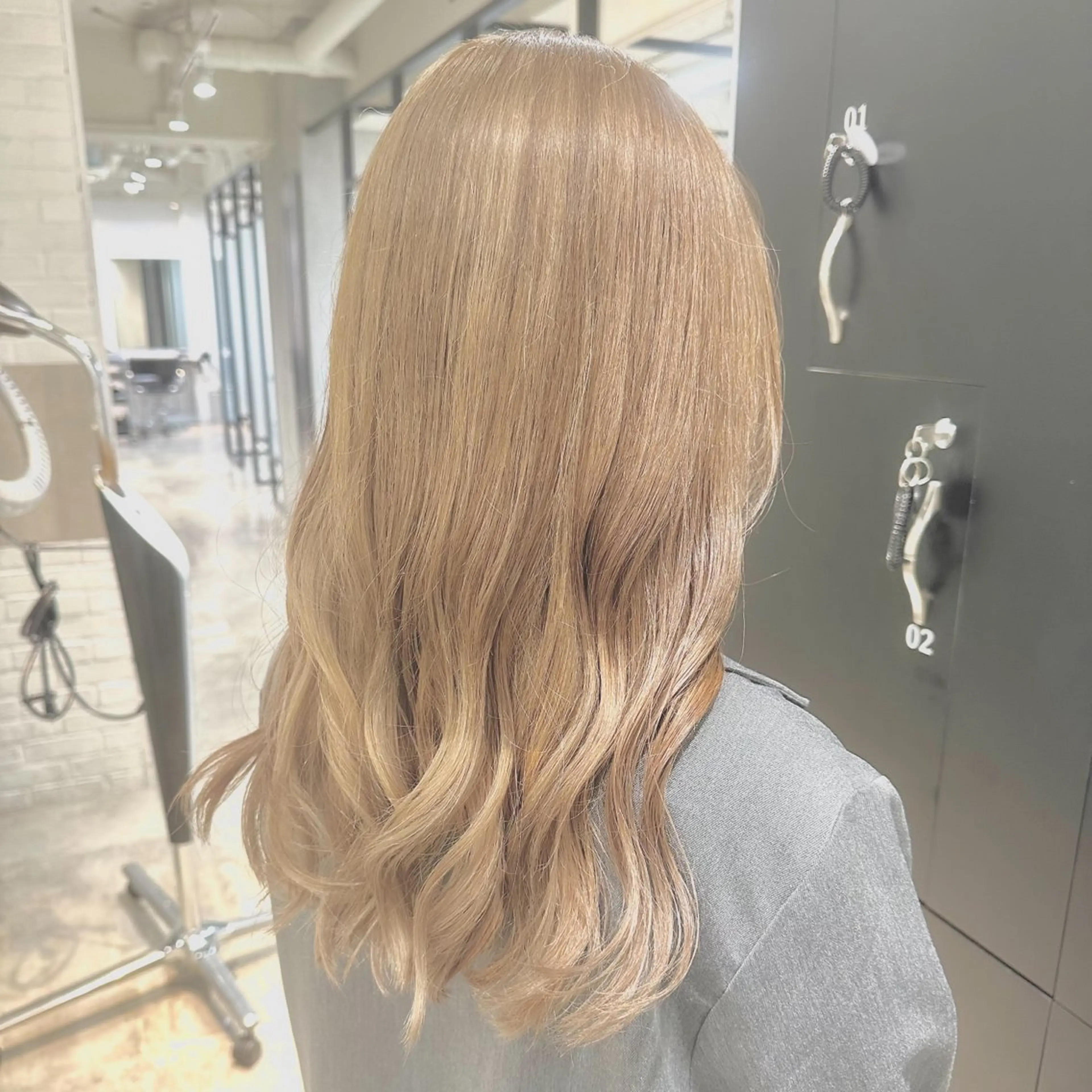 セミロング カラー ヘアカラー ハイトーン･髪質改善 MIOKAのヘアスタイル