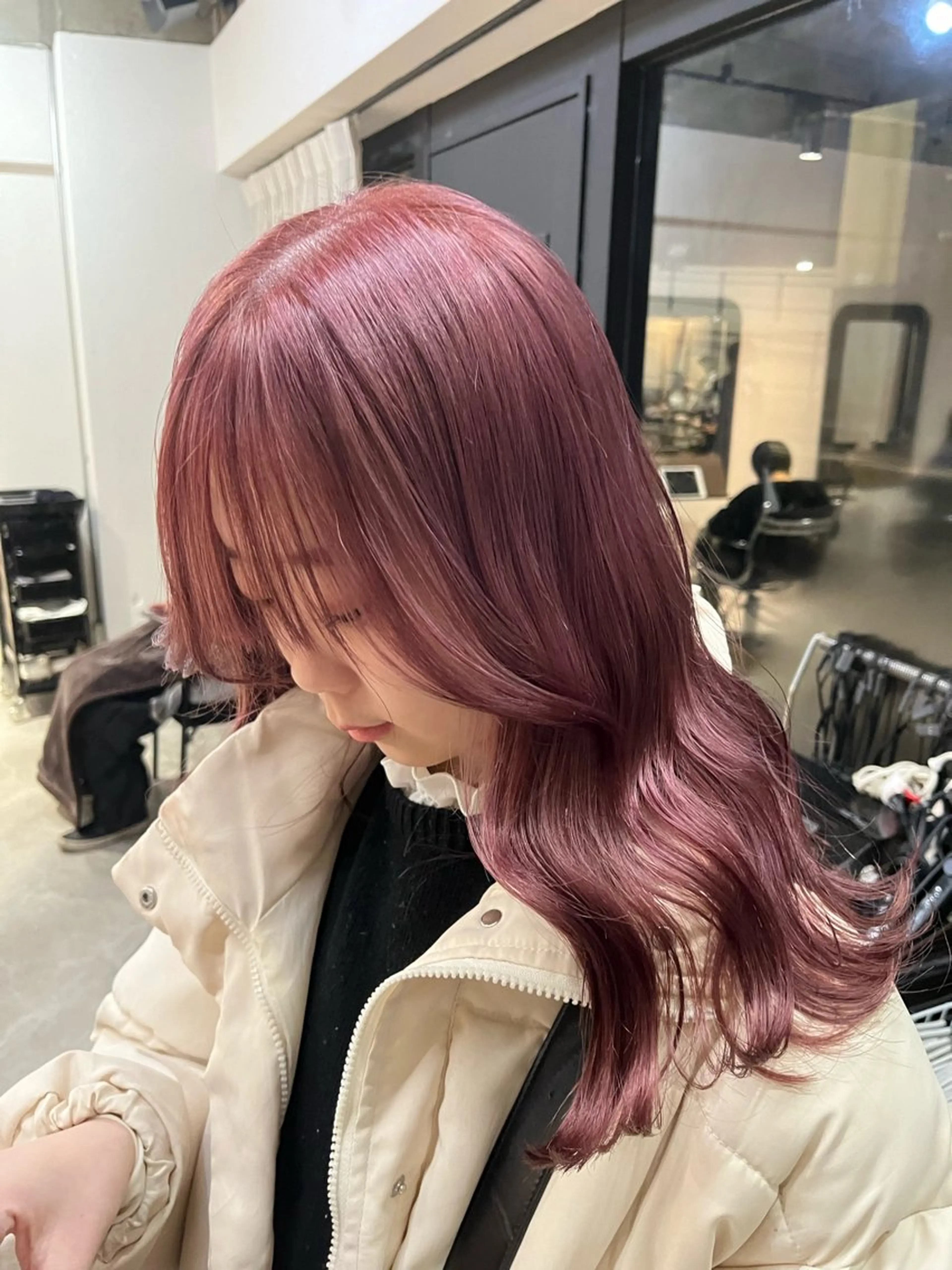 セミロング ブリーチなしダブルカ ラー🩶manamiのヘアスタイル