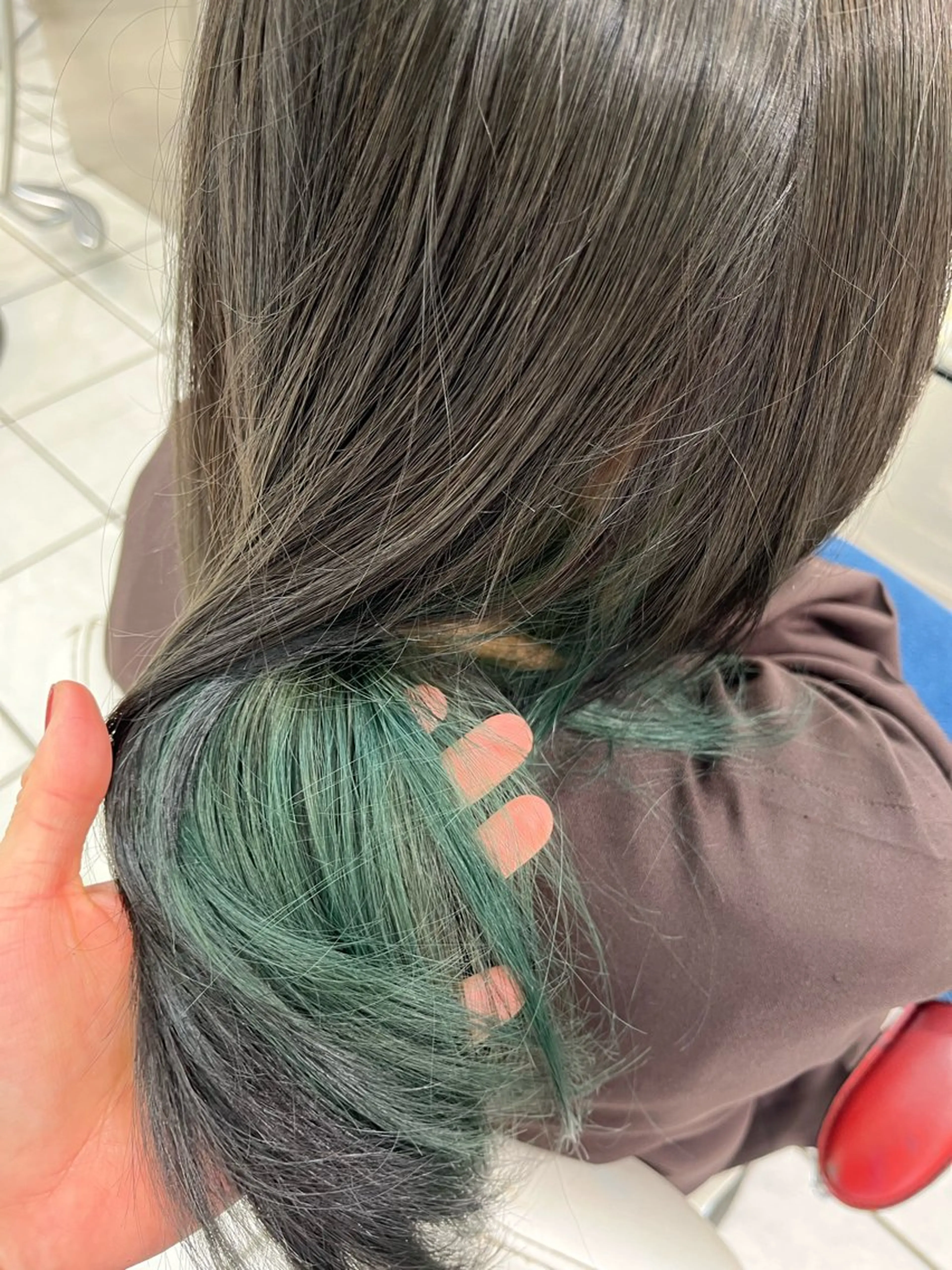 セミロング アートディレクター 尾内 友美のヘアスタイル