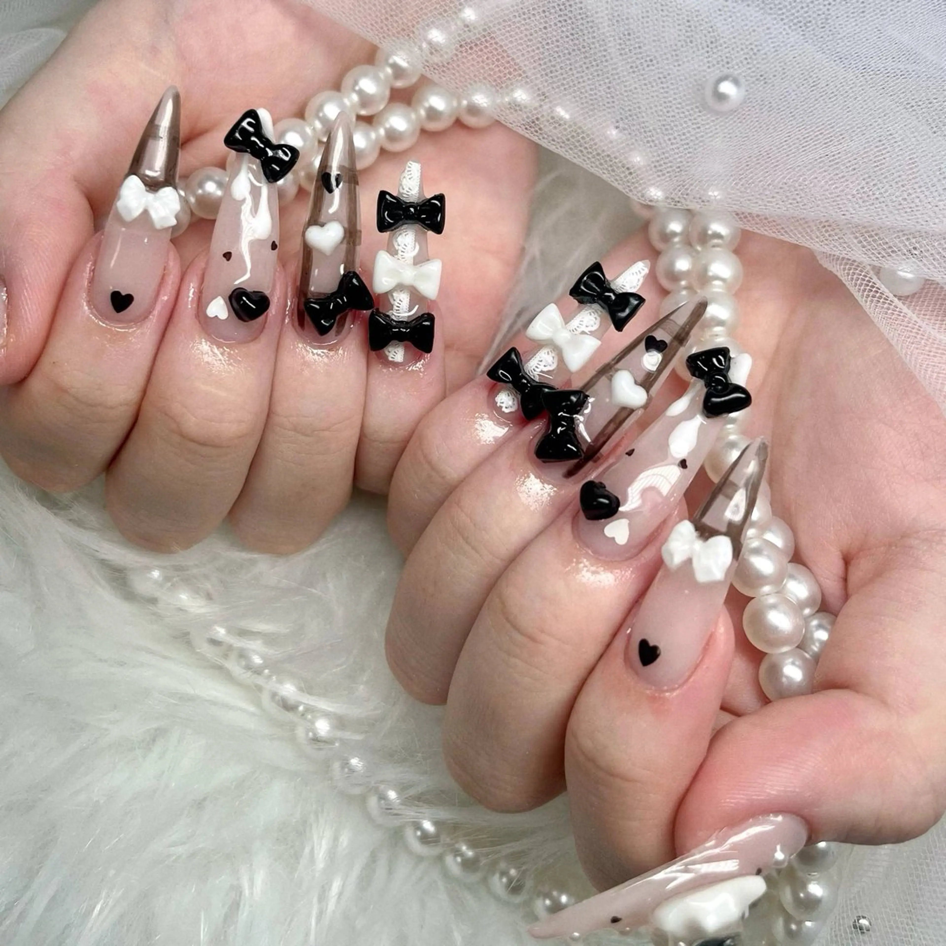 ネイル フレンチネイル ジェルネイル ガラスフレンチ ハロウィン ハート ハンドネイル H.baby Nail Salonのネイルデザイン