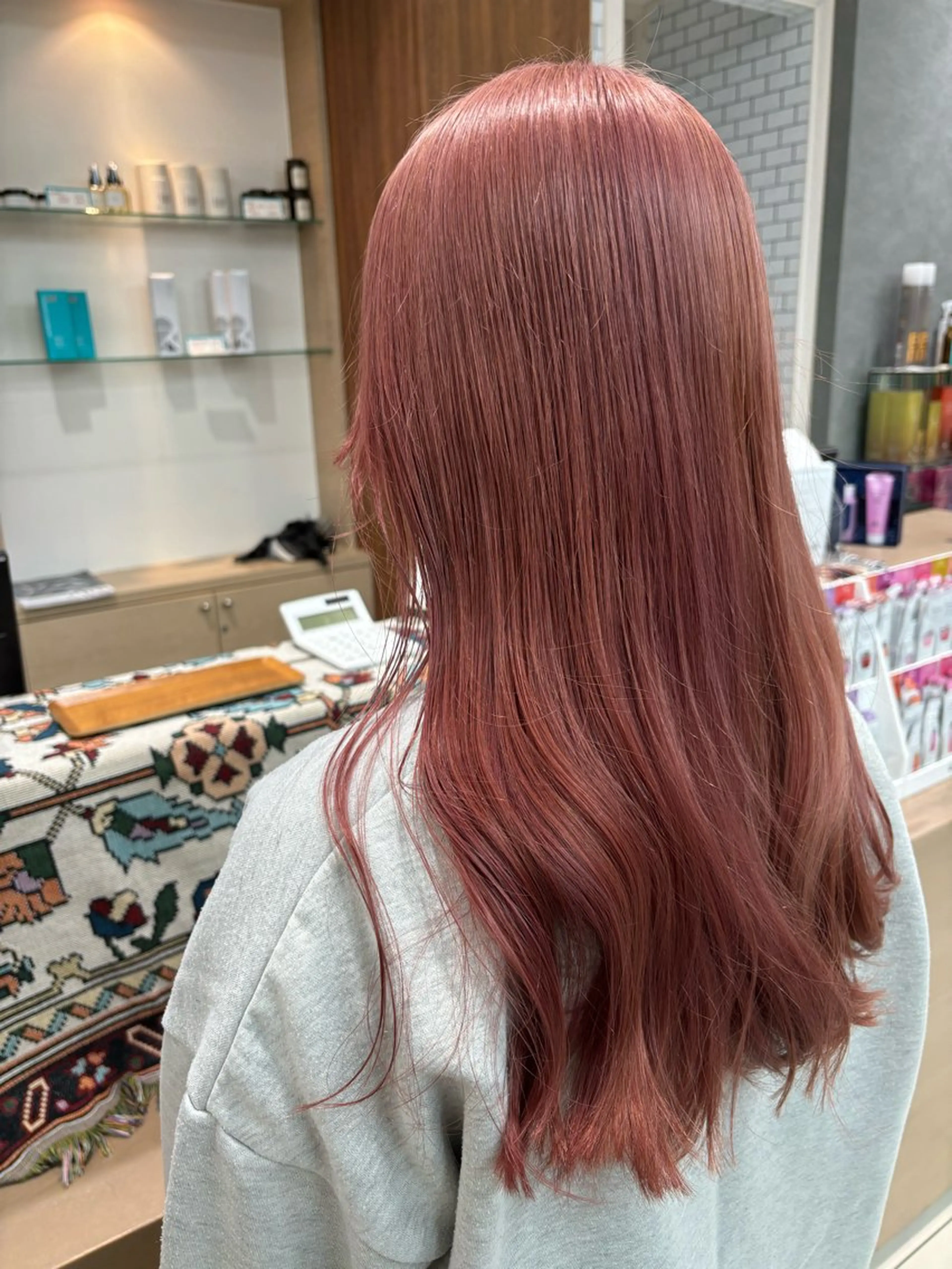 ロング カラー ベージュカラー ブリーチ ピンクカラー ピンクベージュ wakana 【ブリーチカラー】のヘアスタイル