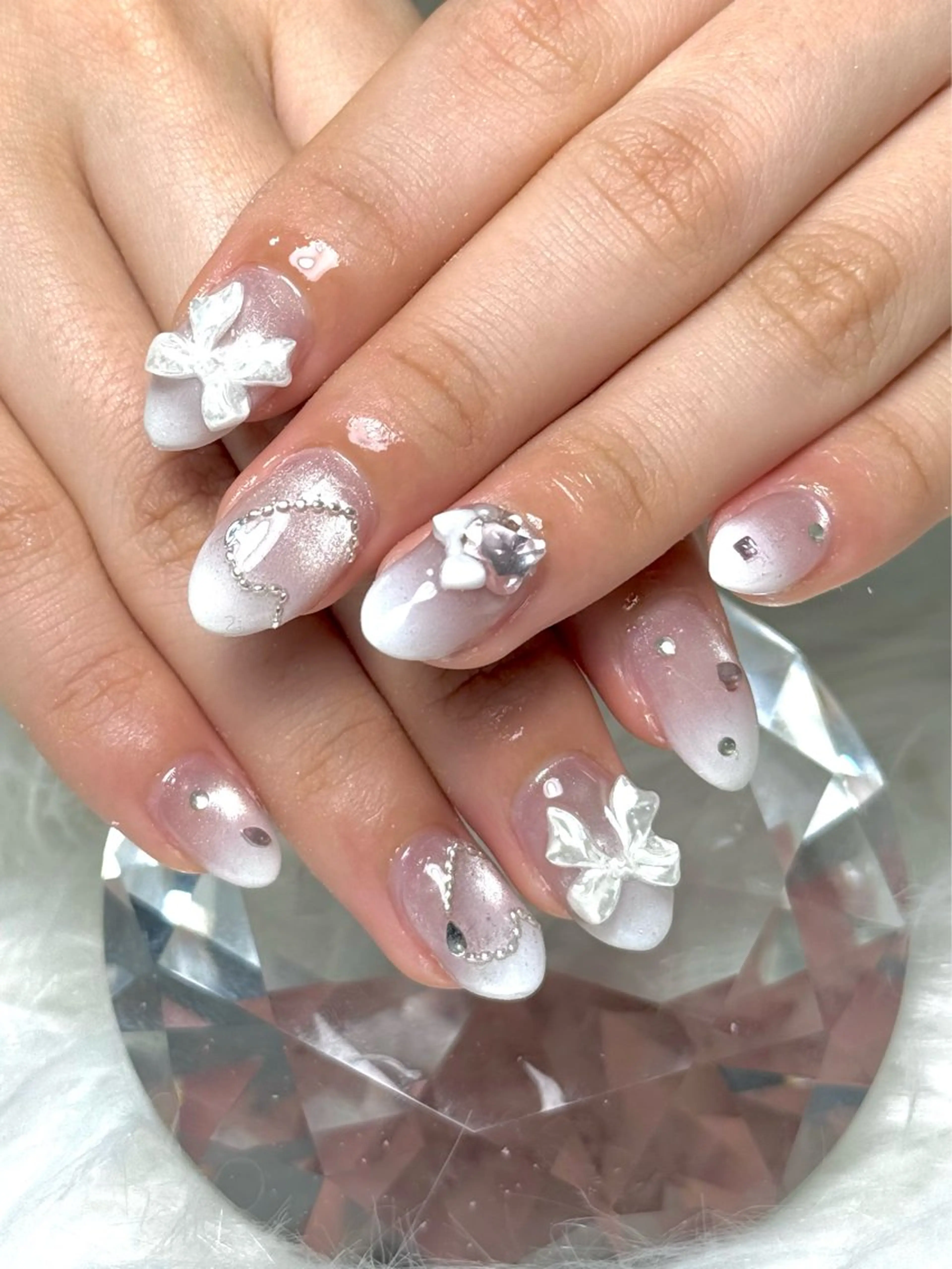 ネイル ハンドネイル ルシイ🎀新宿長さ 出しパーツ専門店のネイルデザイン