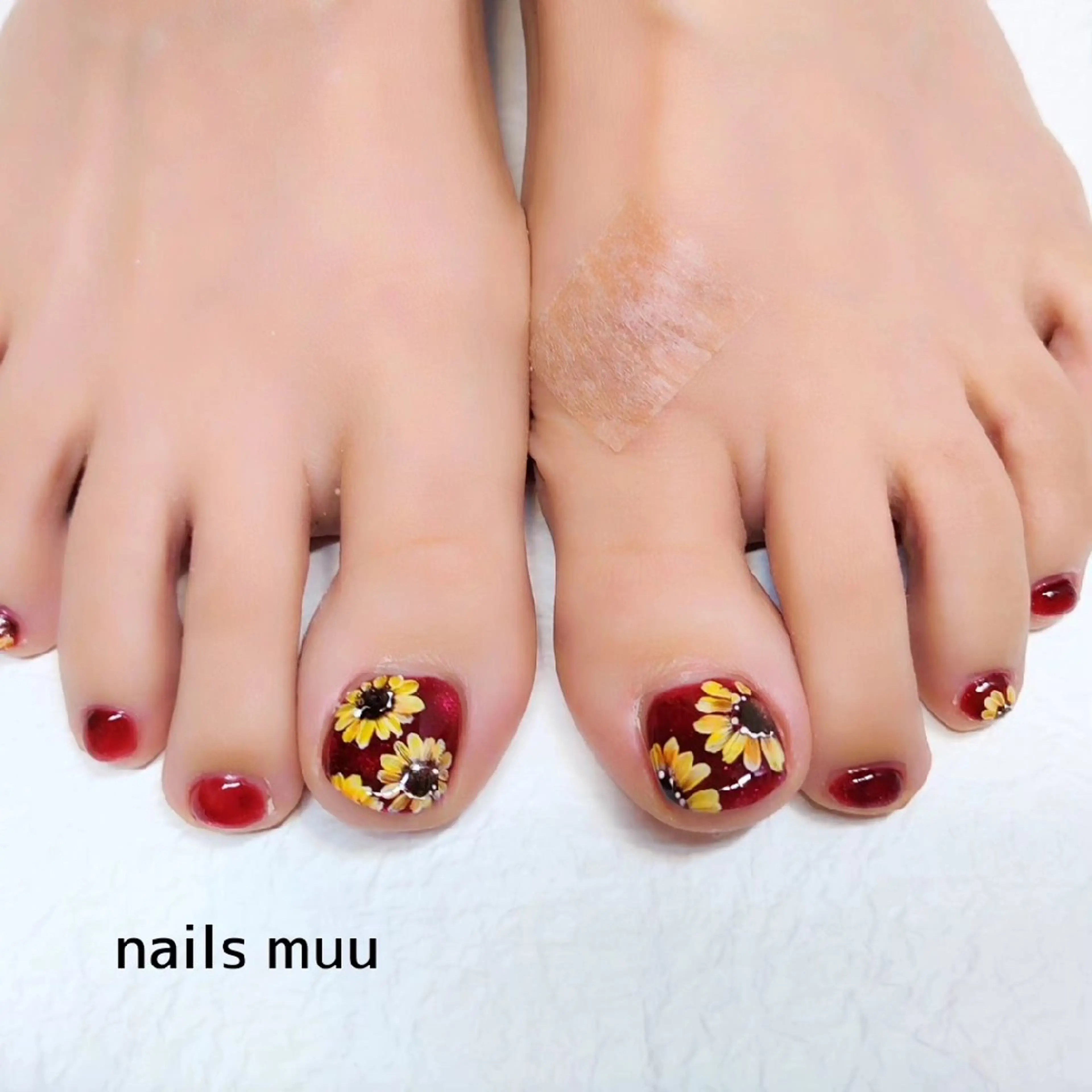 ネイル フラワーネイル フットネイル マグネットネイル 赤色 nails muu まゆのネイルデザイン