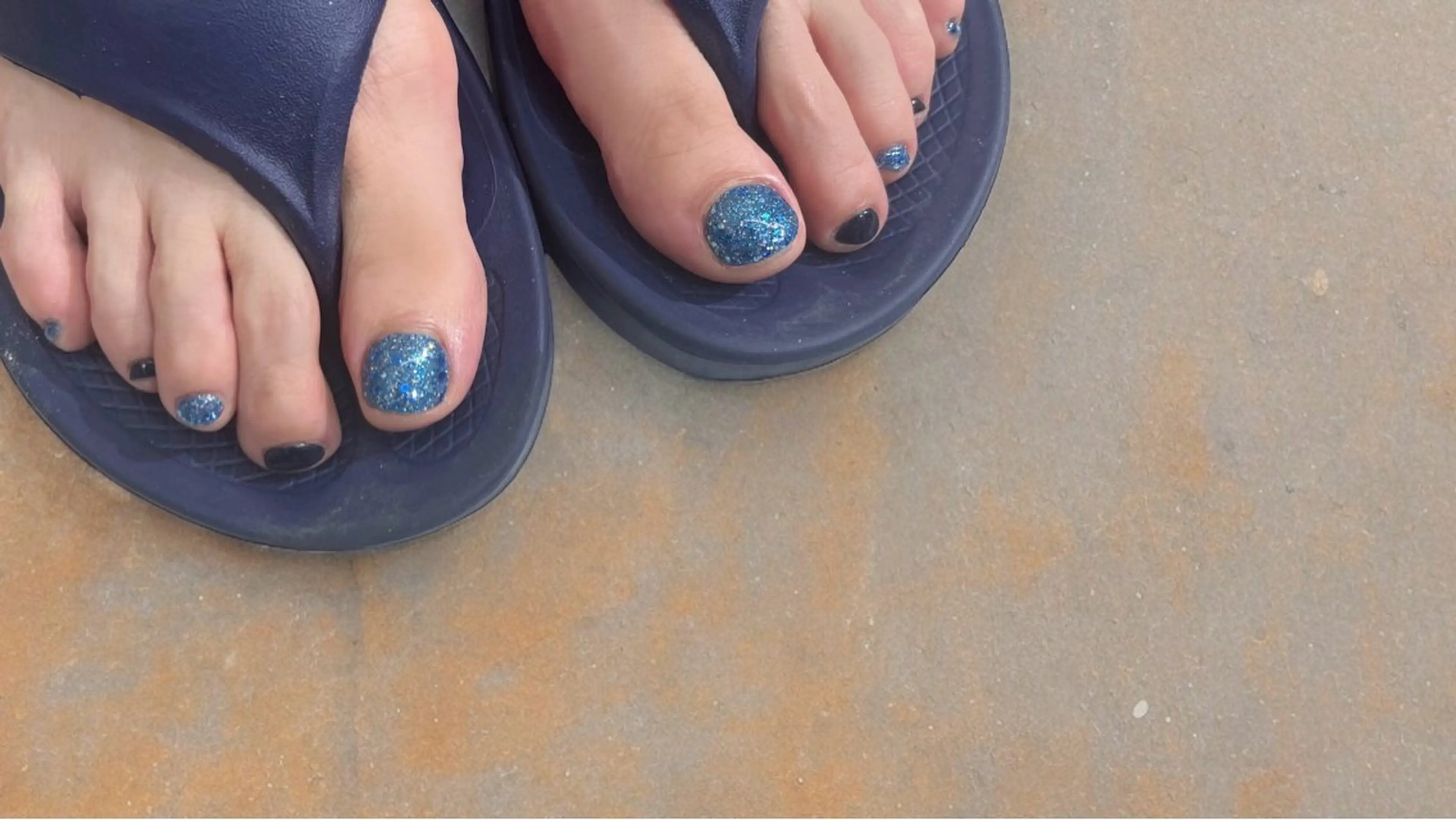 ネイル ラメ(グリッター) ワンカラーネイル フットネイル emunail 東梅田/西天満のネイルデザイン