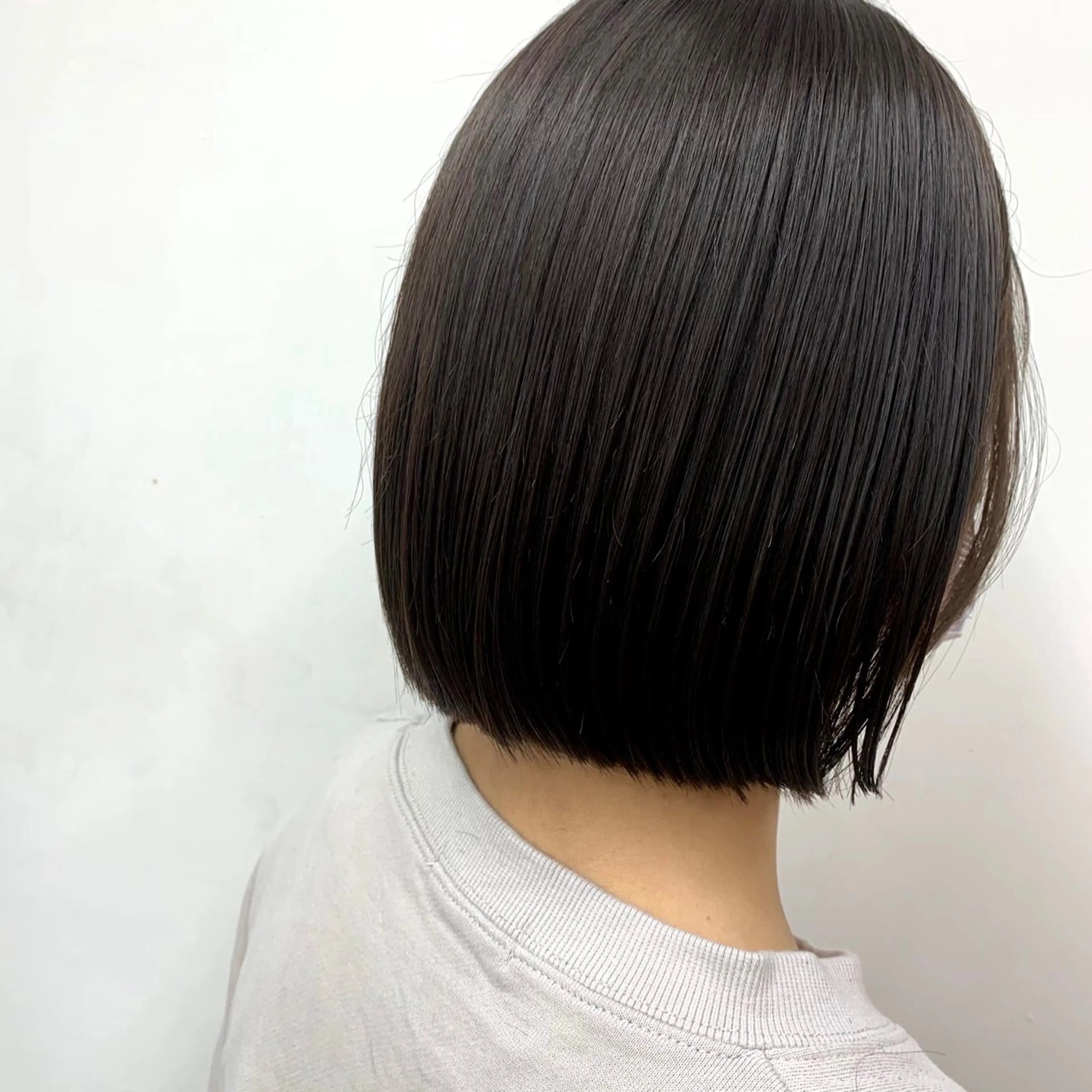 ショート カラー 切りっぱなしボブ ボブ KANA/ボブ/ インナーカラー/艶髪のヘアスタイル