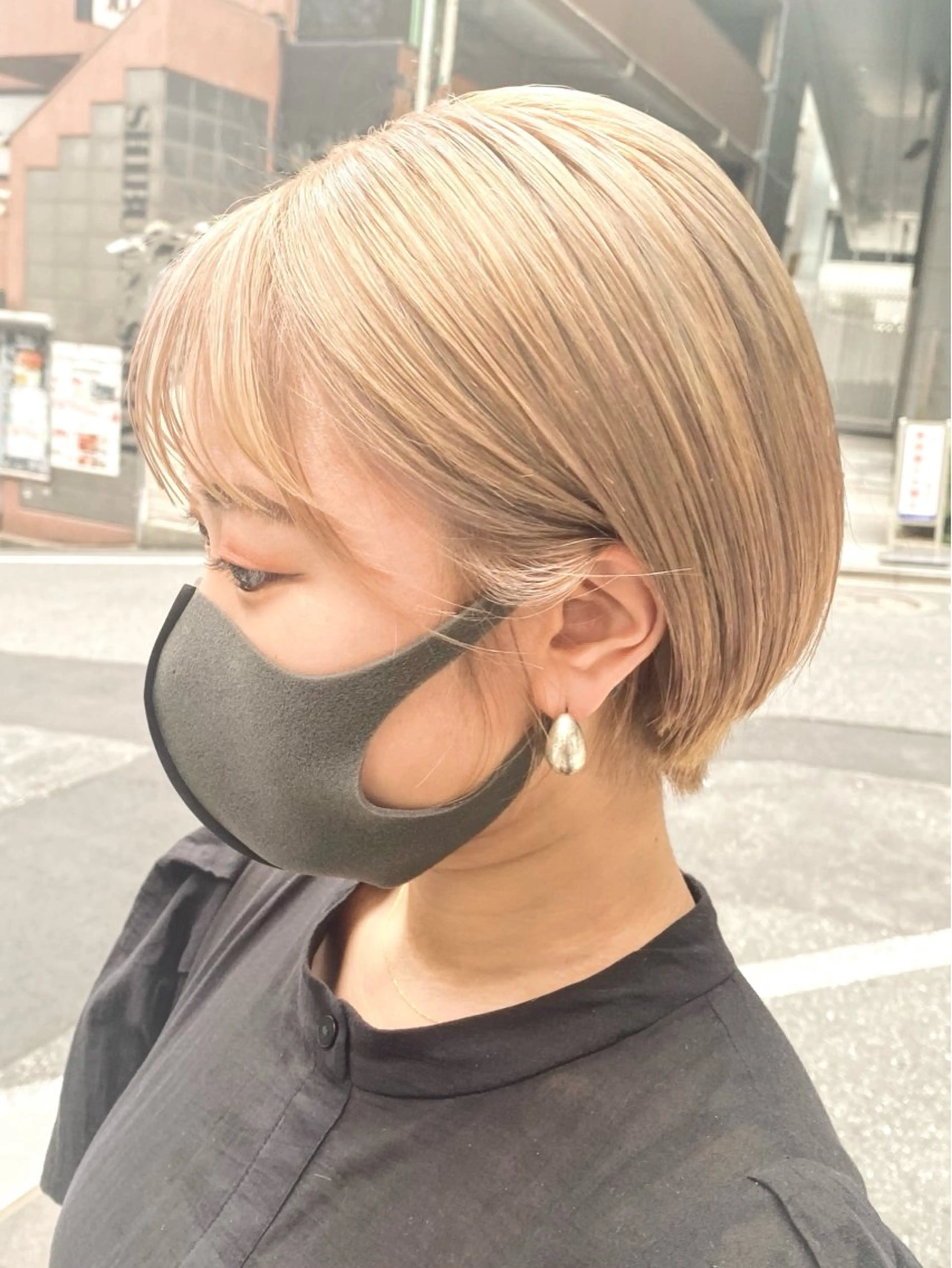 ショート カラー ベージュカラー ブリーチ ミルクティーベージュ カット ヘアカラー トリートメント LATTE所属・𝑺𝒂𝒌𝒊 🩶マンツーマン施術のヘアスタイル