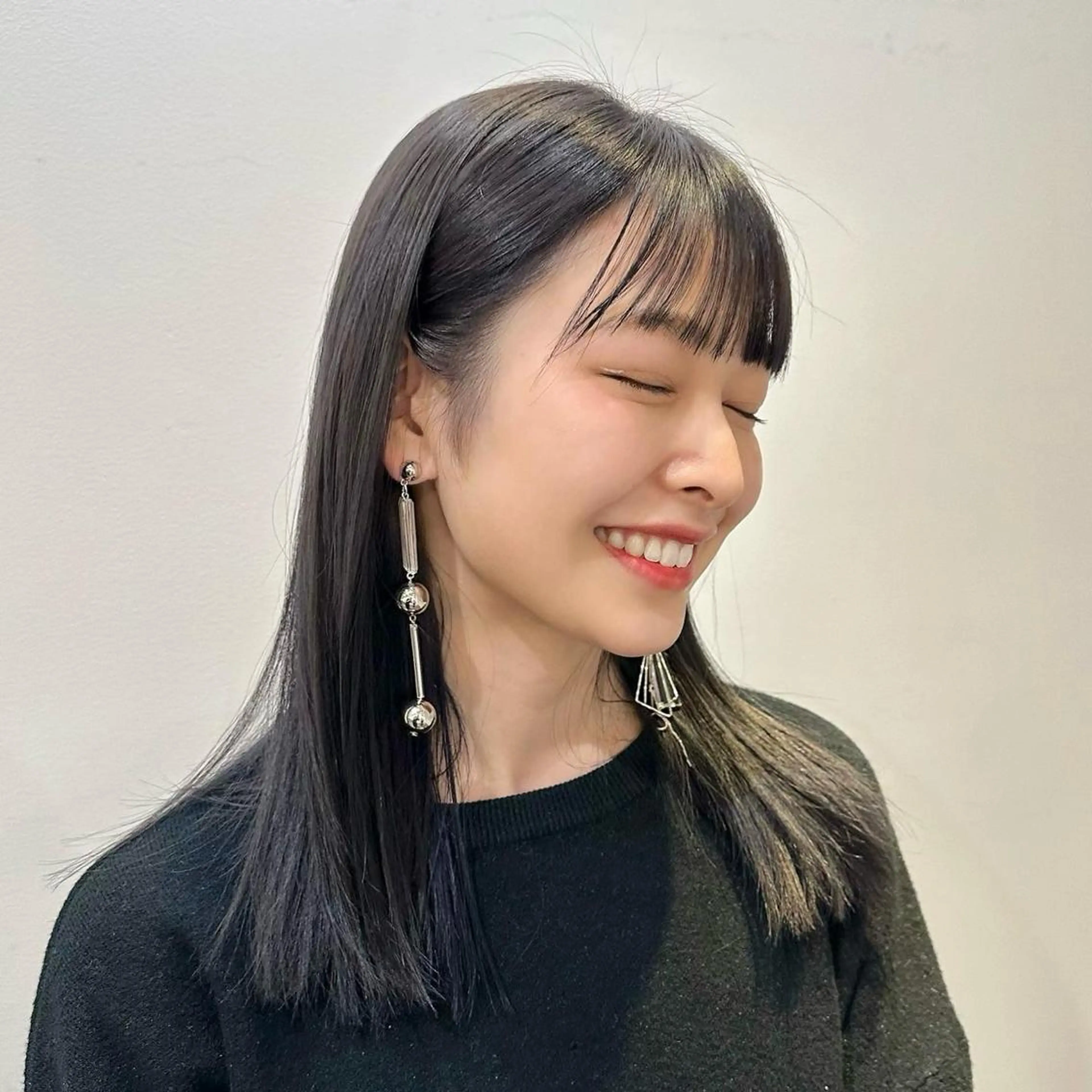 セミロング カラー カット ヘアカラー トリートメント 梅田ハイトーン チダ ヒナノのヘアスタイル