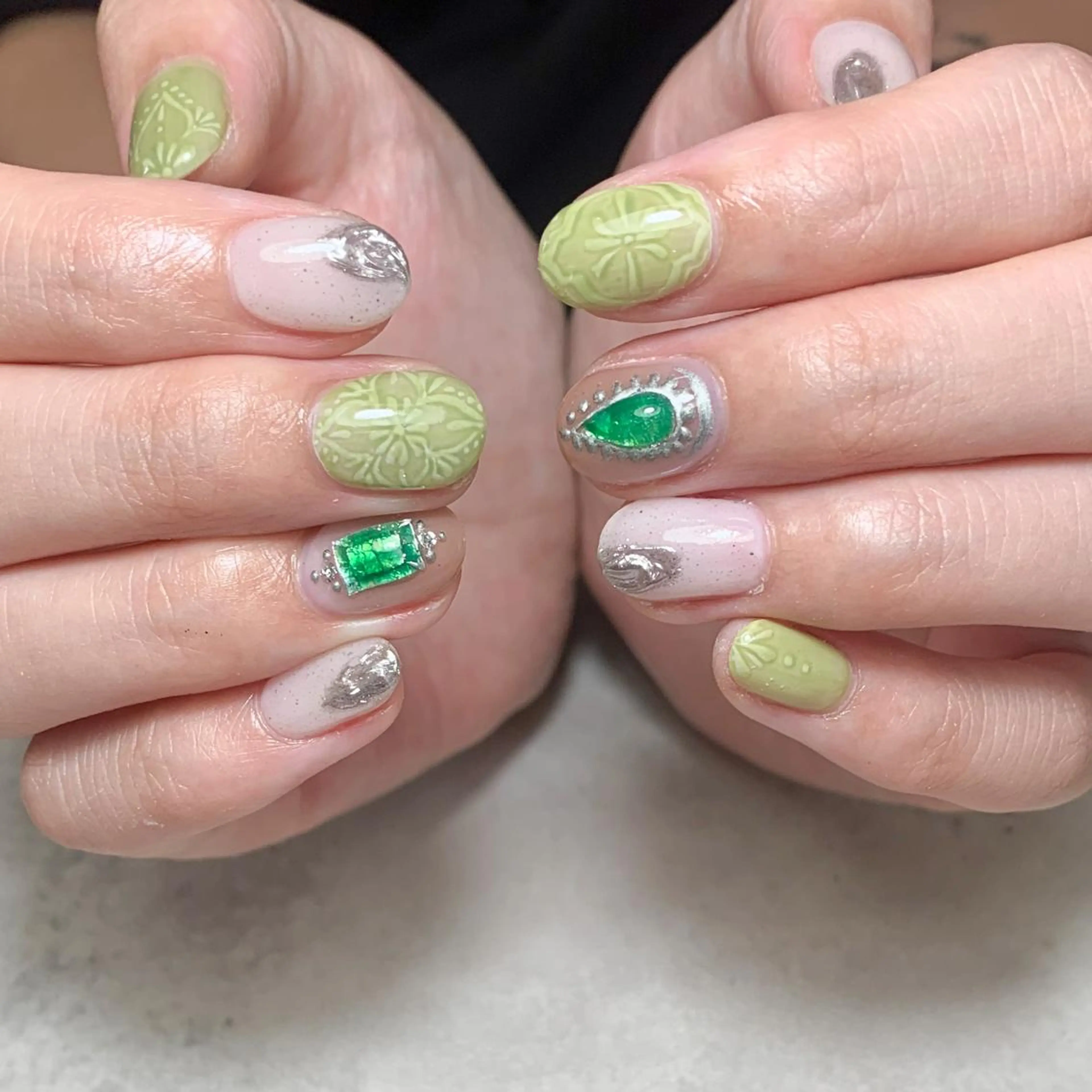 ネイル atelier　FIORITURA所属・FIORITURA aiのネイルデザイン