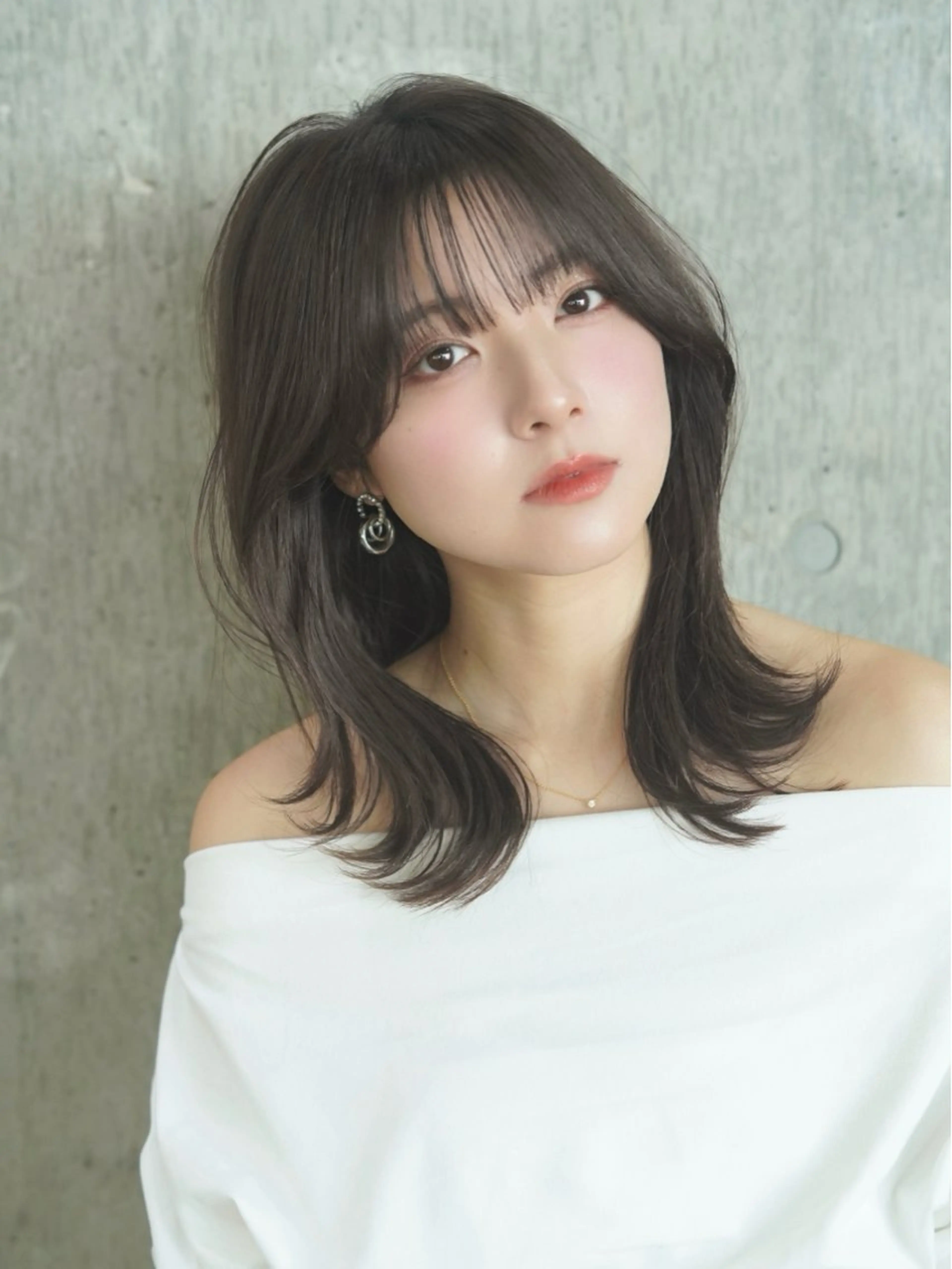 ミディアム カット yelm所属・🫒オリーブカラー ミディアムレイヤー✨のヘアスタイル