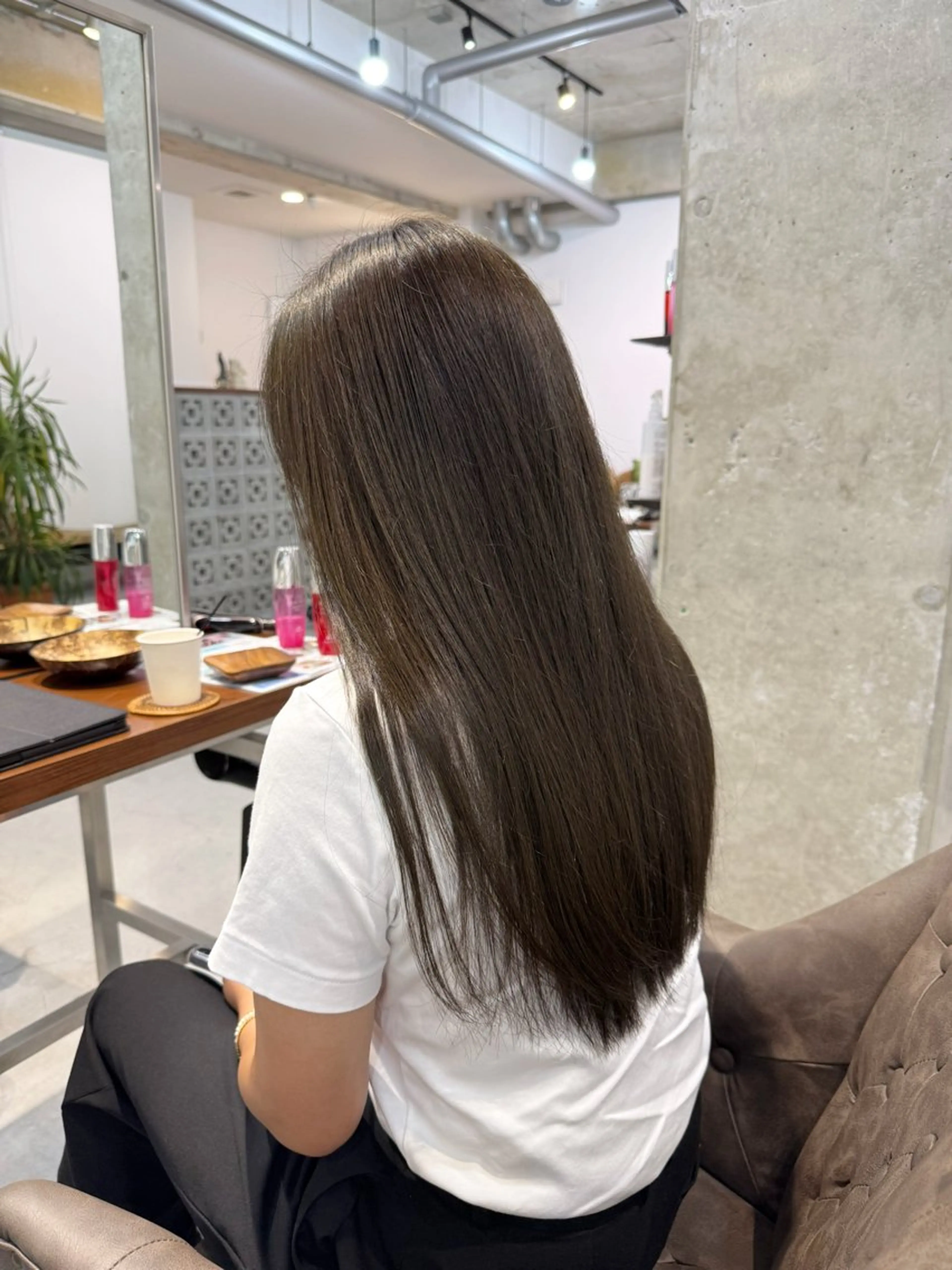 セミロング カラー オリーブカラー カット ヘアカラー トリートメント カイリ /レイヤーカットのヘアスタイル