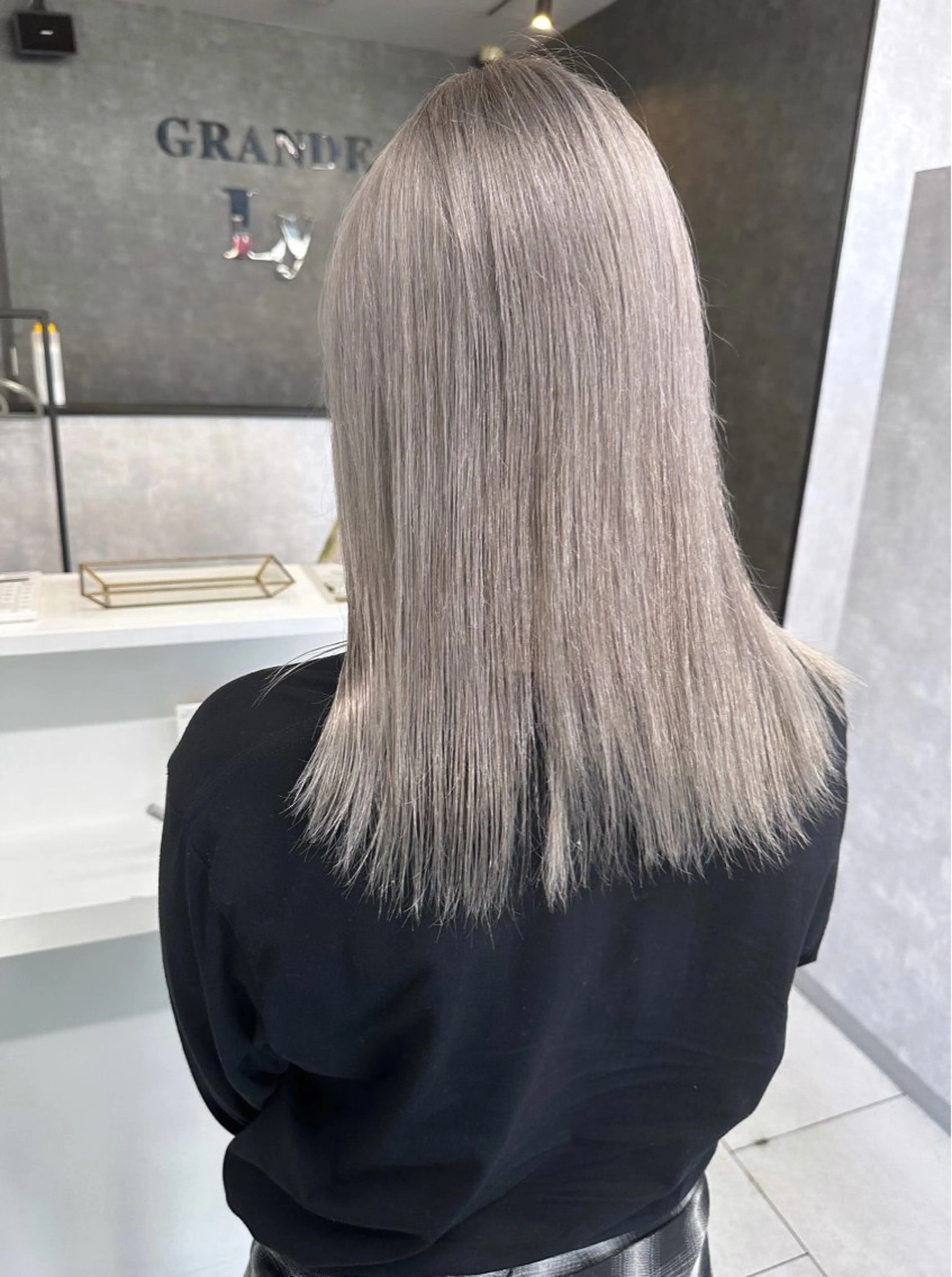 ロング カラー シルバー ヘアカラー トリートメント 透明感カラー/高畑 /名古屋/山口航輝のヘアスタイル