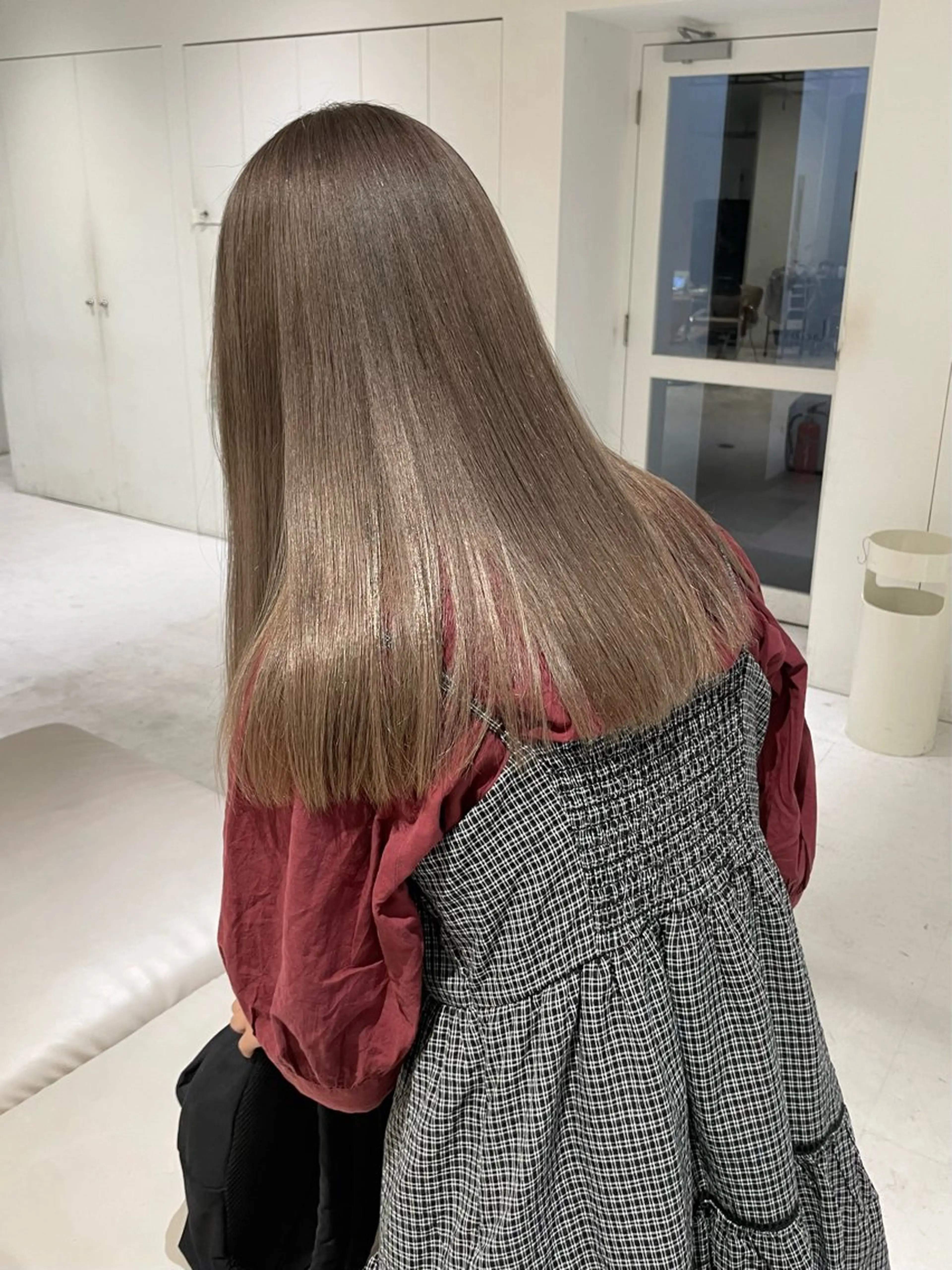 セミロング カラー ベージュカラー ブリーチ 透明感カラー ヘアカラー loely 💞miyuのヘアスタイル