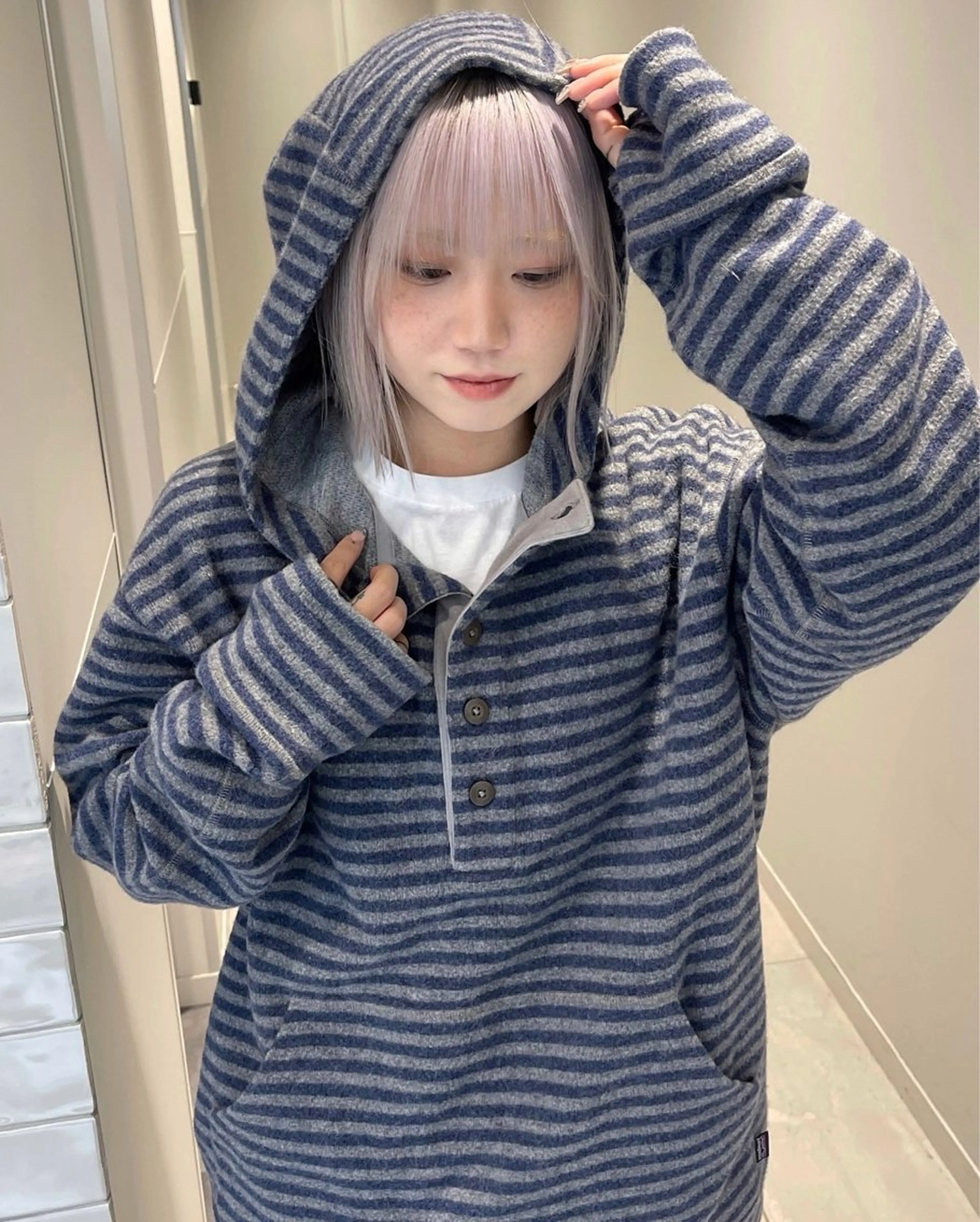 ショート カラー ベージュカラー ブリーチ 抜きっぱなしブロンド ブロンド ハイトーンカラー ヘアカラー SALOWIN梅田茶屋町North店所属・福山 晴香のヘアスタイル