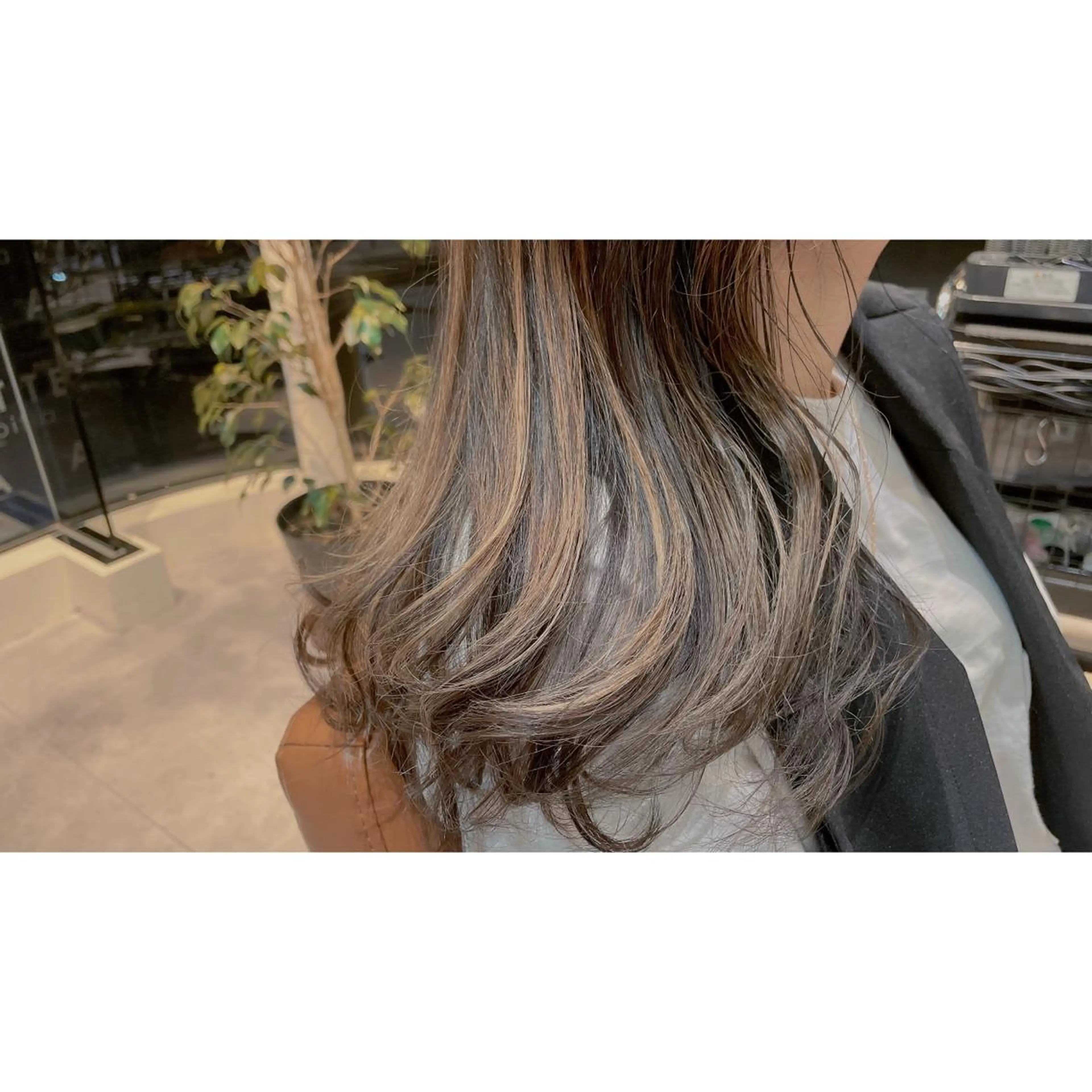 セミロング カラー グレージュ ハイライトカラー ハイライト カット ヘアカラー 縮毛矯正 トリートメント AGATES seltia所属・齊藤 賢祐のヘアスタイル