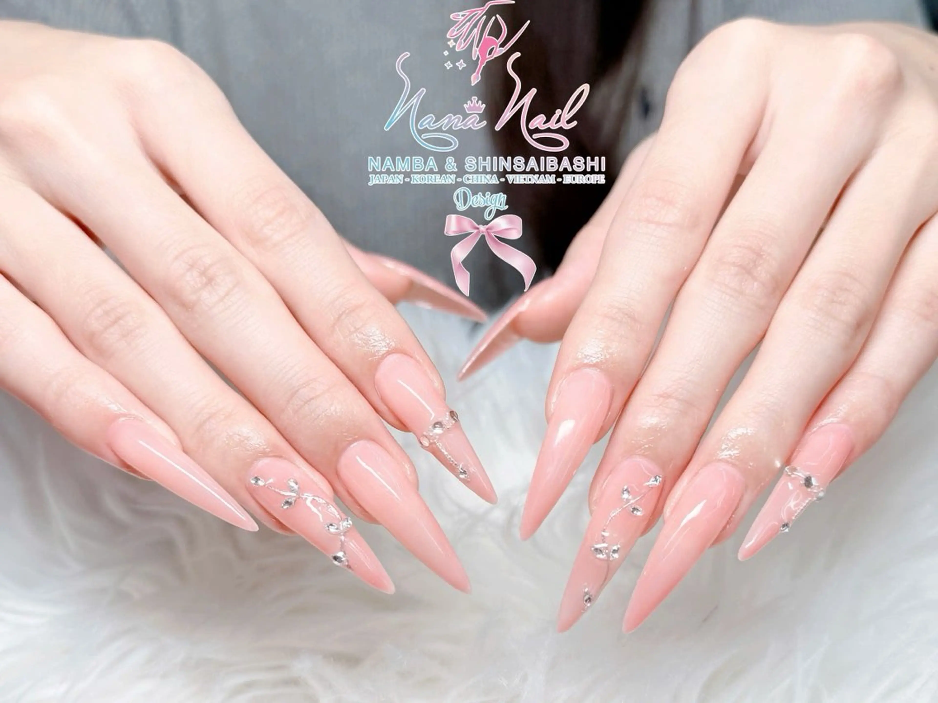 ロング 韓国風ヘア ロング クリスマス ハンドネイル 79Linanailnamba所属・Linanail Nambaのネイルデザイン