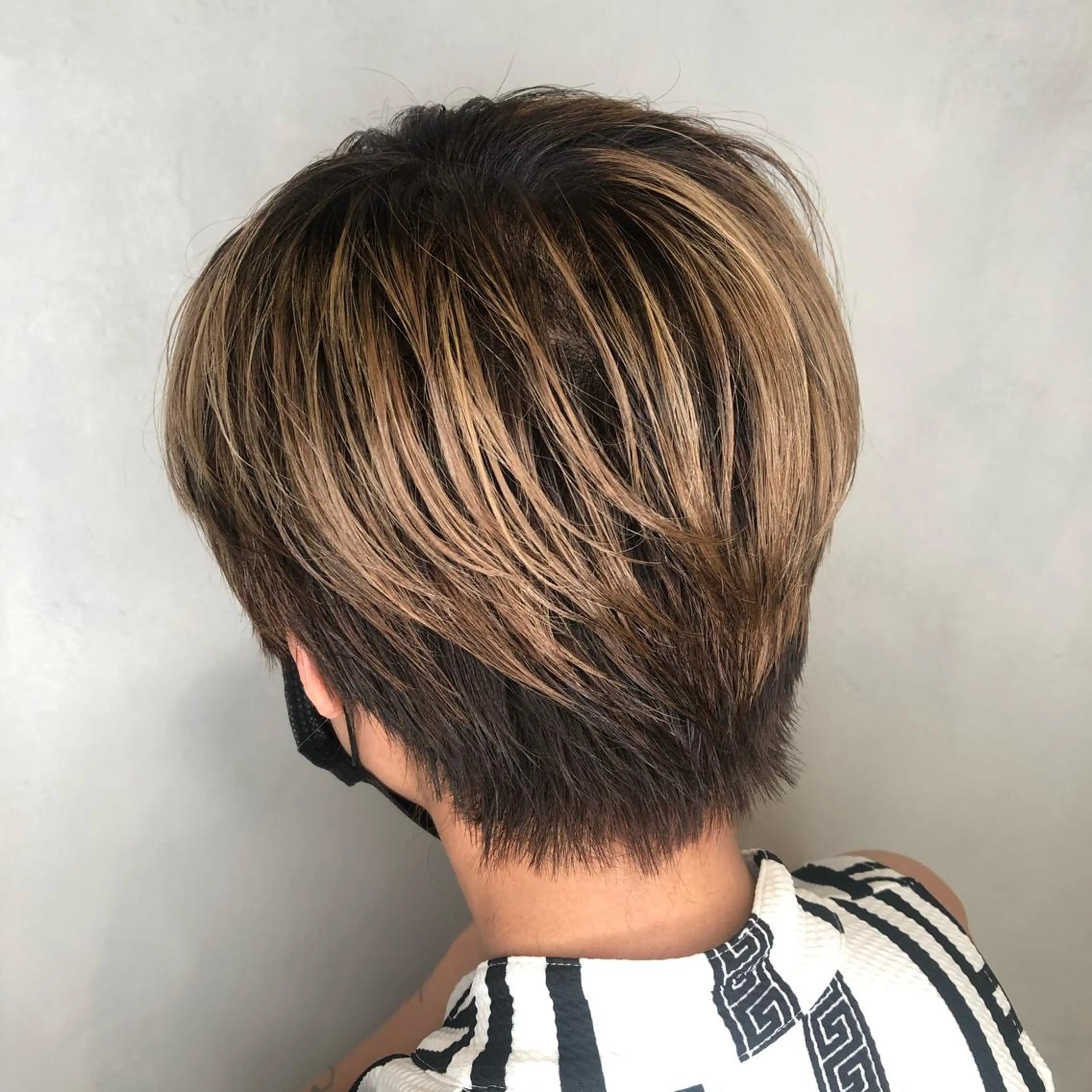 ショート カラー ハイライトカラー ハイライト ショートヘア 井澤 和花のヘアスタイル