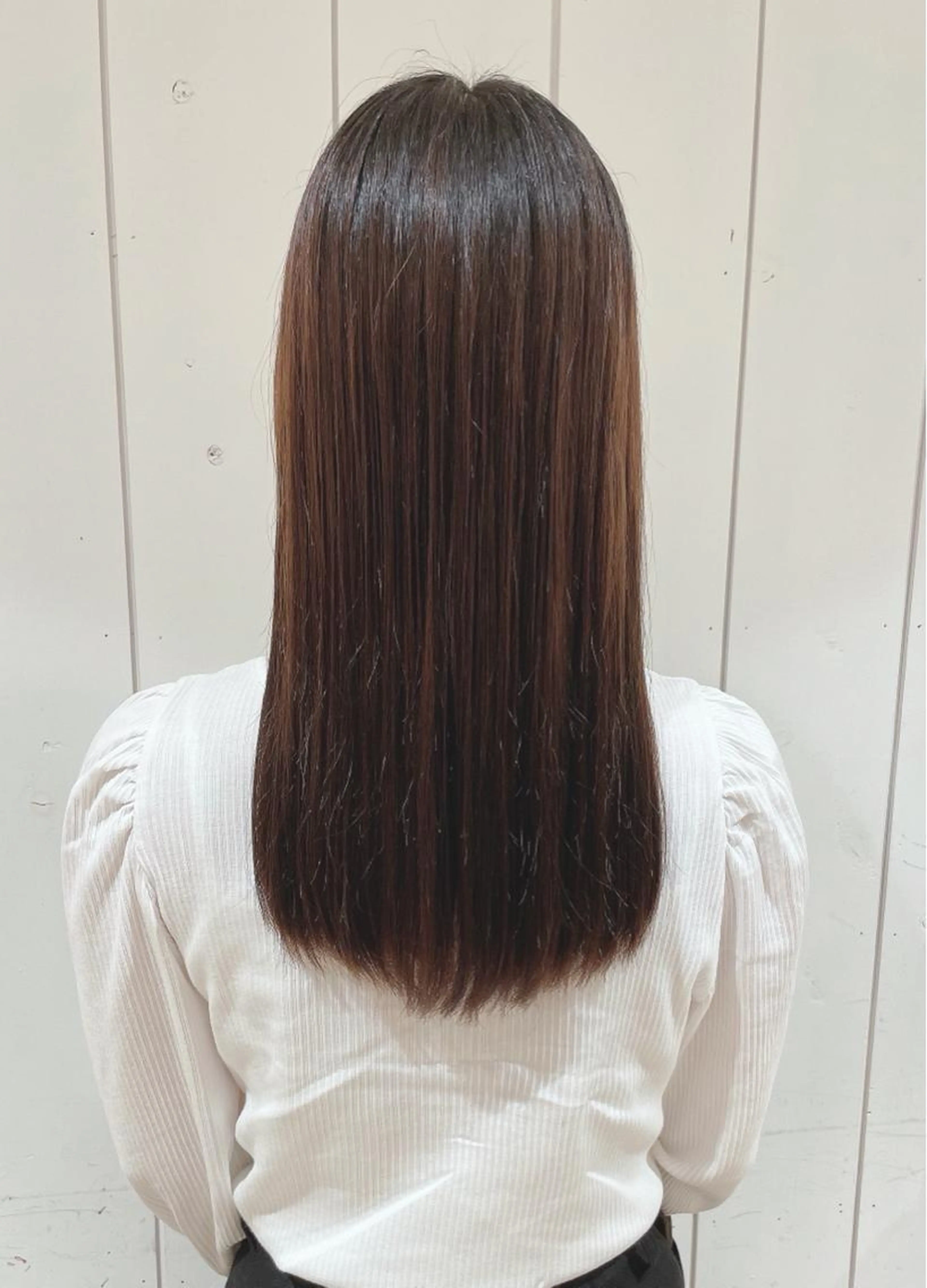 ロング毛先カット+カラー(ブリーチを含まない)営業中の値段です!の写真