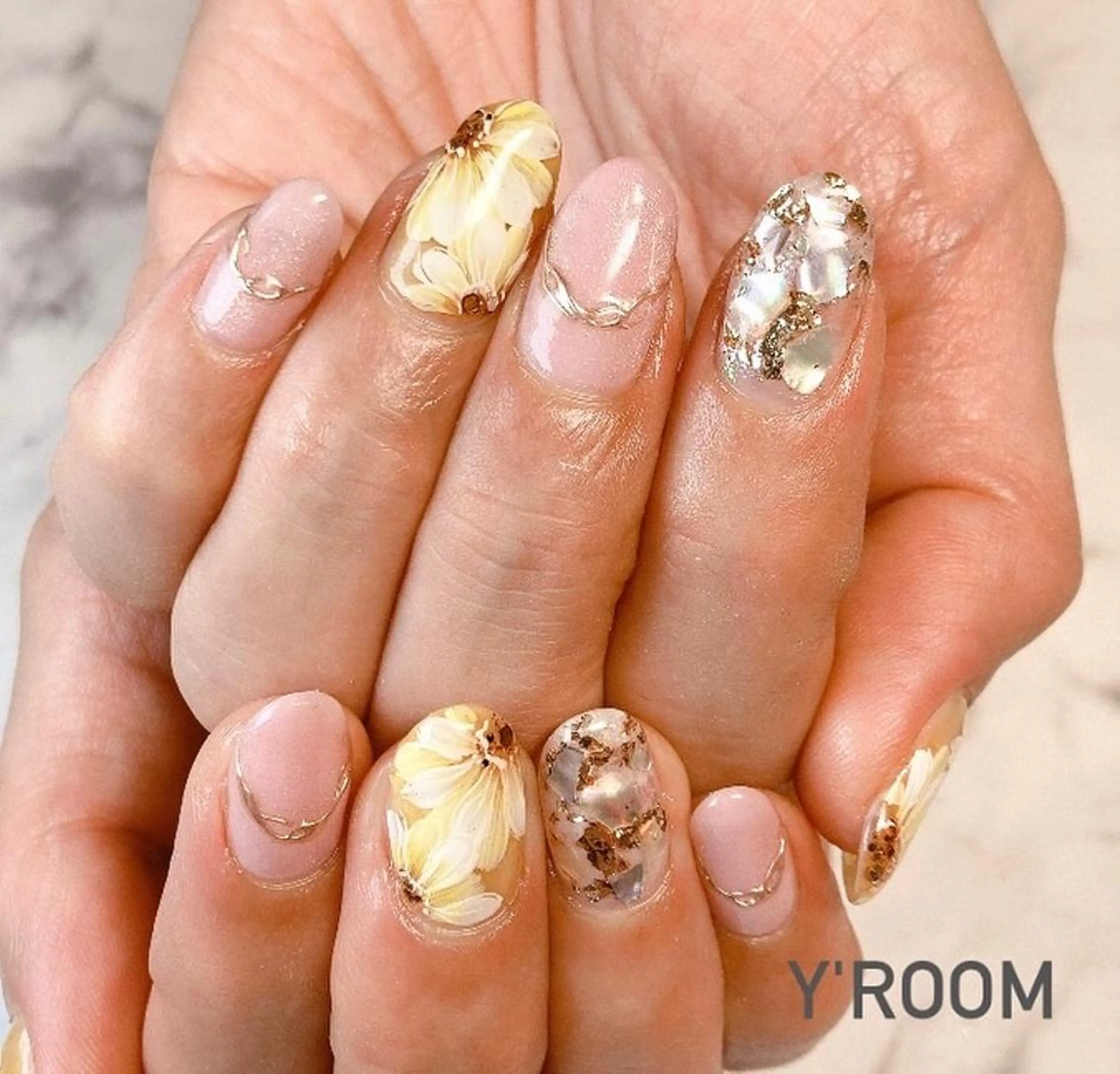 ネイル オーロラネイル フラッシュネイル フットネイル ジェルネイル 氷ネイル・うるうるネイル ハンドネイル YUKA （ネイリスト）のネイルデザイン